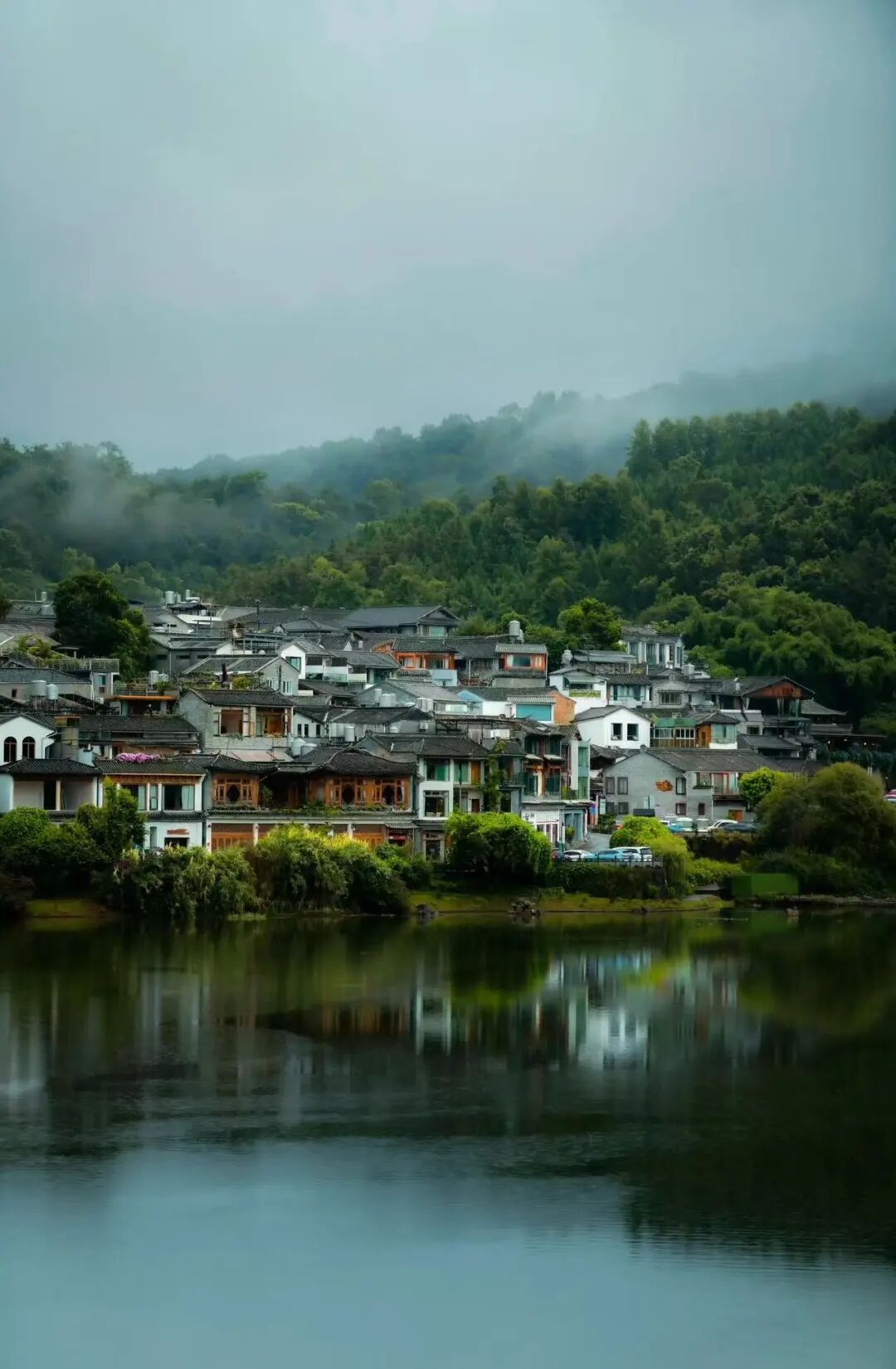 比昆明宜居，游客不及大理一半，来这座“适合发呆”的小城，3元茶水免费续，10元咖啡喝到爽，洗掉一身班味