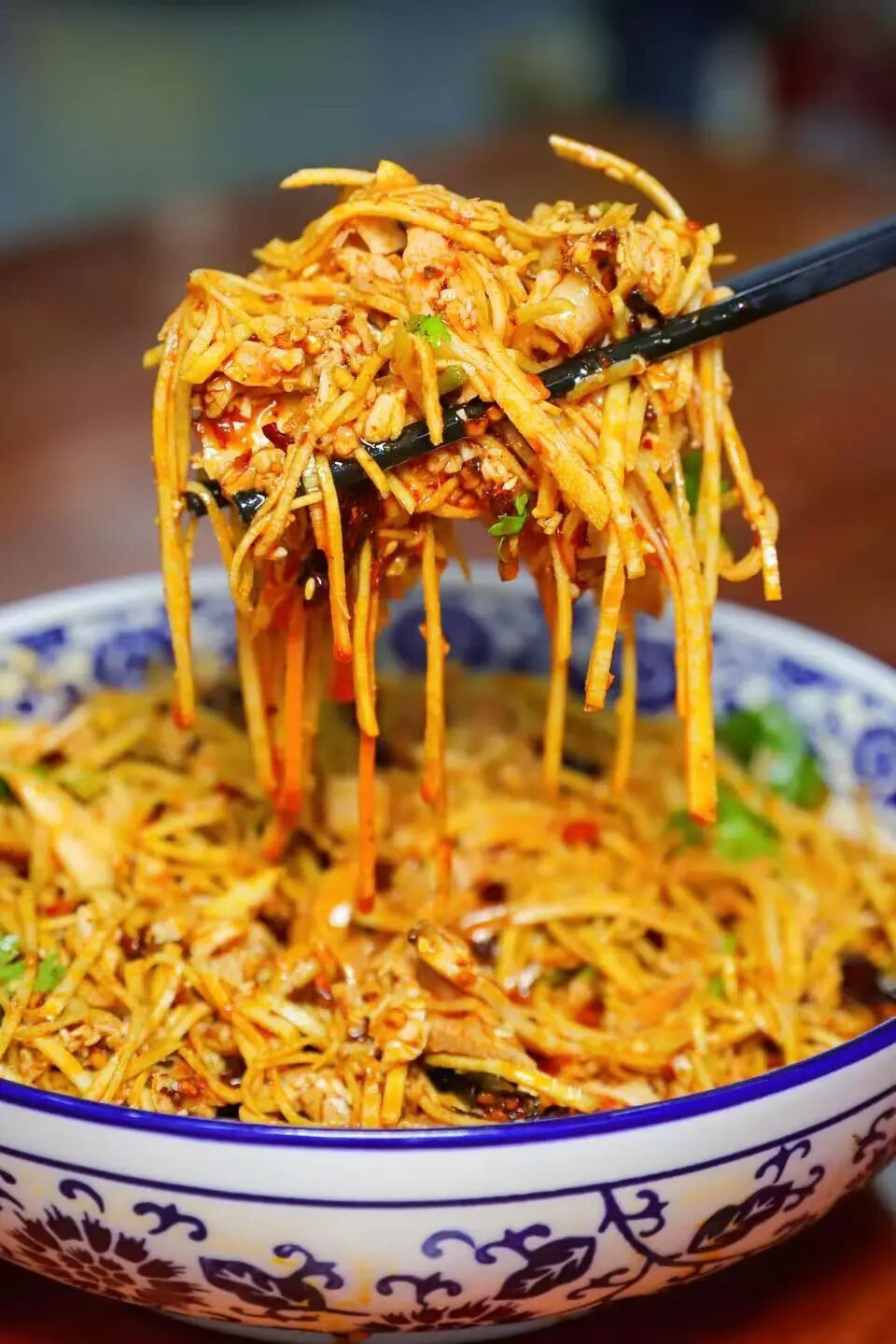 比昆明宜居，游客不及大理一半，来这座“适合发呆”的小城，3元茶水免费续，10元咖啡喝到爽，洗掉一身班味