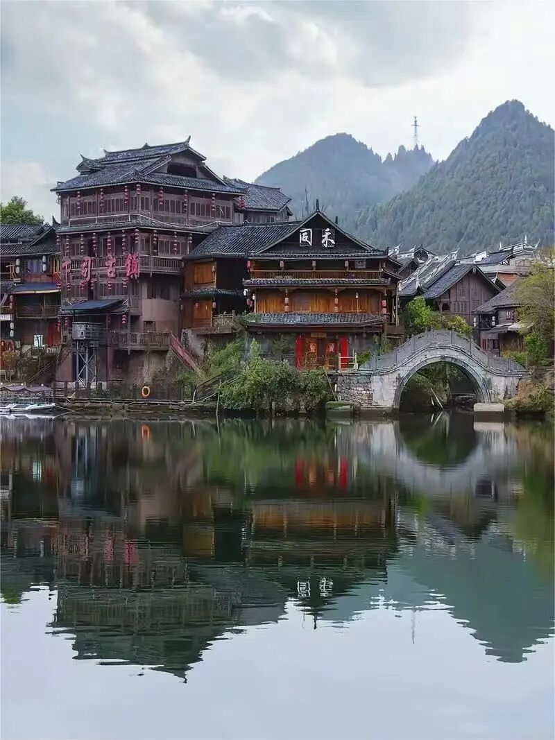 夏天仅23℃，最受中国文艺片青睐的冷门避暑小城，酸辣美食一口入魂