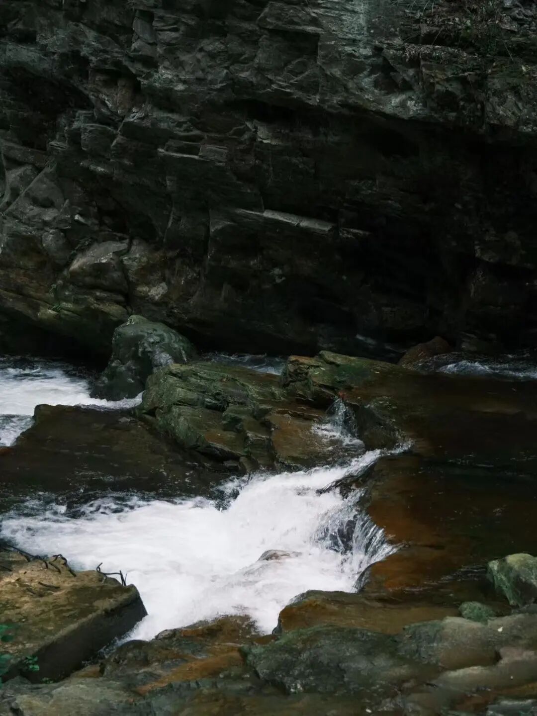 夏天仅23℃，最受中国文艺片青睐的冷门避暑小城，酸辣美食一口入魂