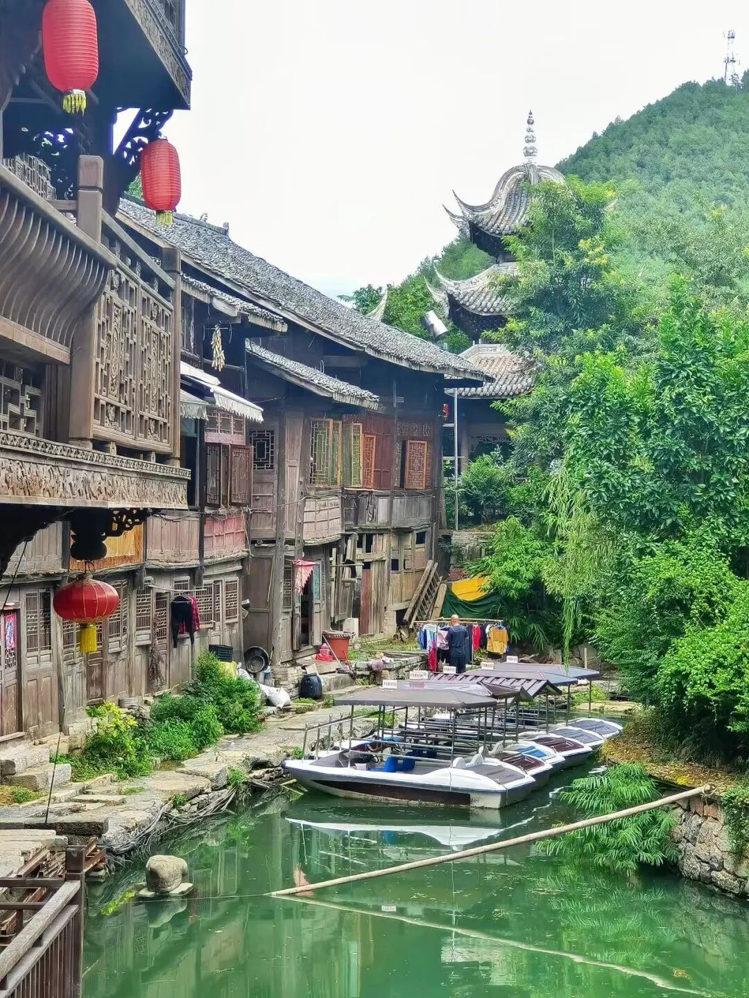 夏天仅23℃，最受中国文艺片青睐的冷门避暑小城，酸辣美食一口入魂