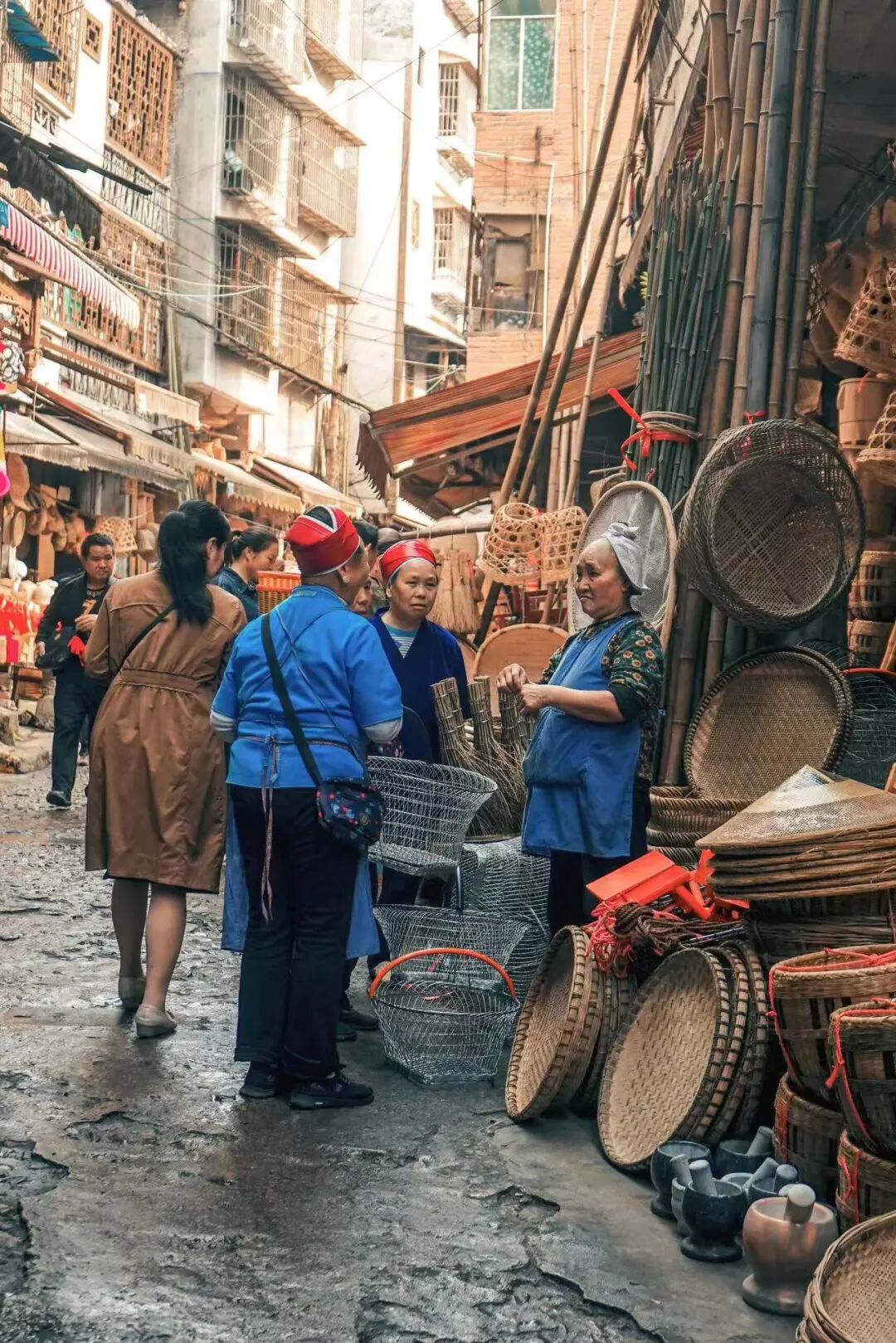 夏天仅23℃，最受中国文艺片青睐的冷门避暑小城，酸辣美食一口入魂