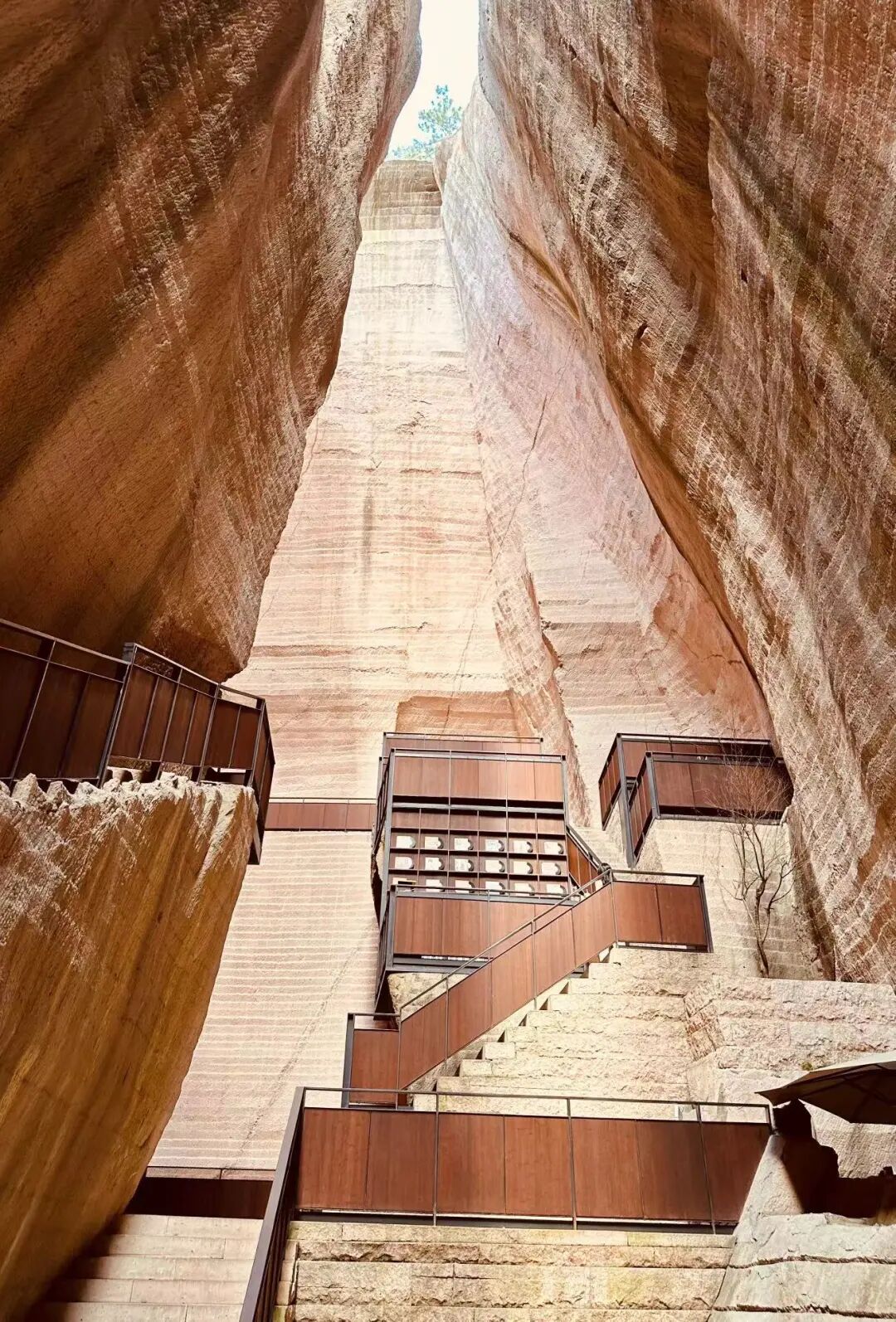 堪称人间仙境，央视多次点名推荐，不费钱不需攻略，倦了就来小住几天