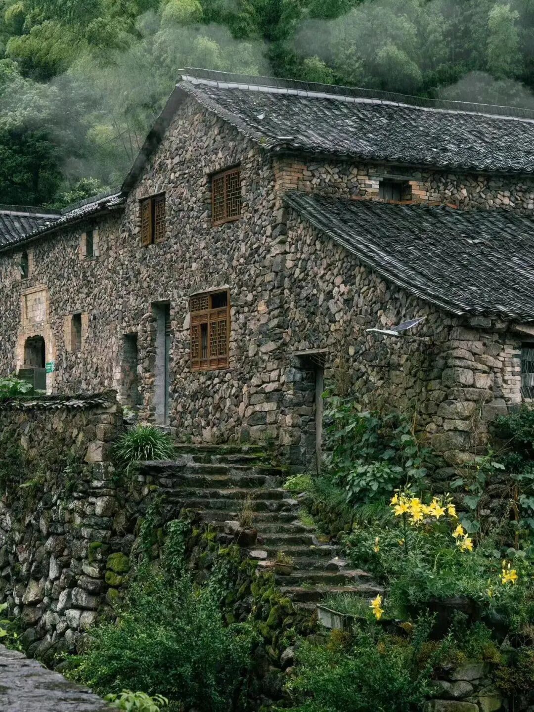 堪称人间仙境，央视多次点名推荐，不费钱不需攻略，倦了就来小住几天