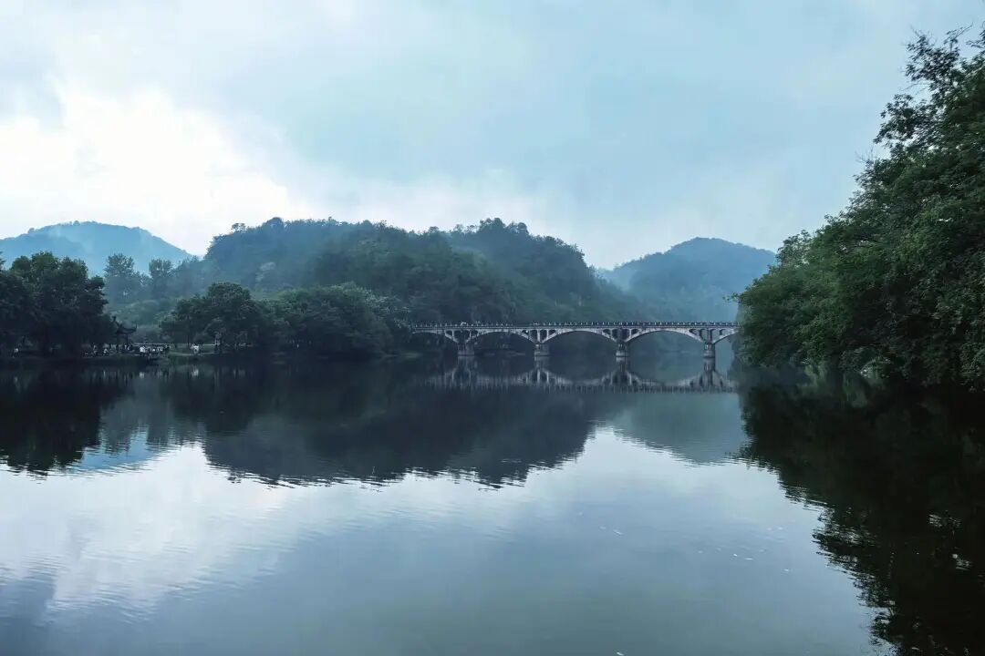 堪称人间仙境，央视多次点名推荐，不费钱不需攻略，倦了就来小住几天