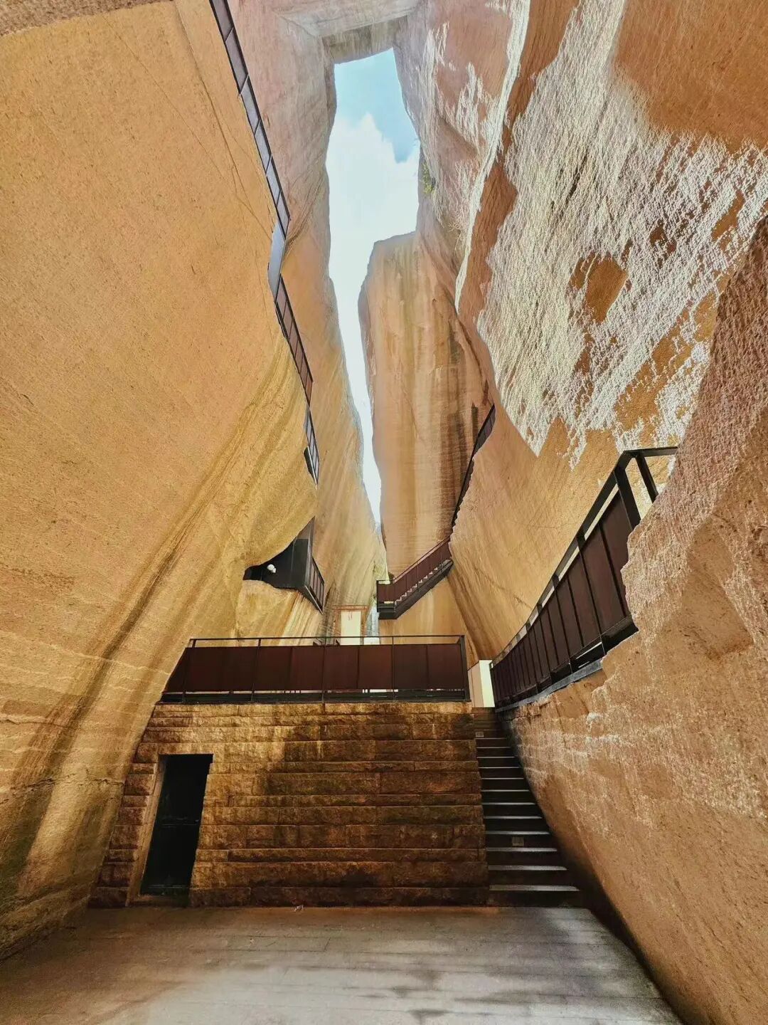 堪称人间仙境，央视多次点名推荐，不费钱不需攻略，倦了就来小住几天