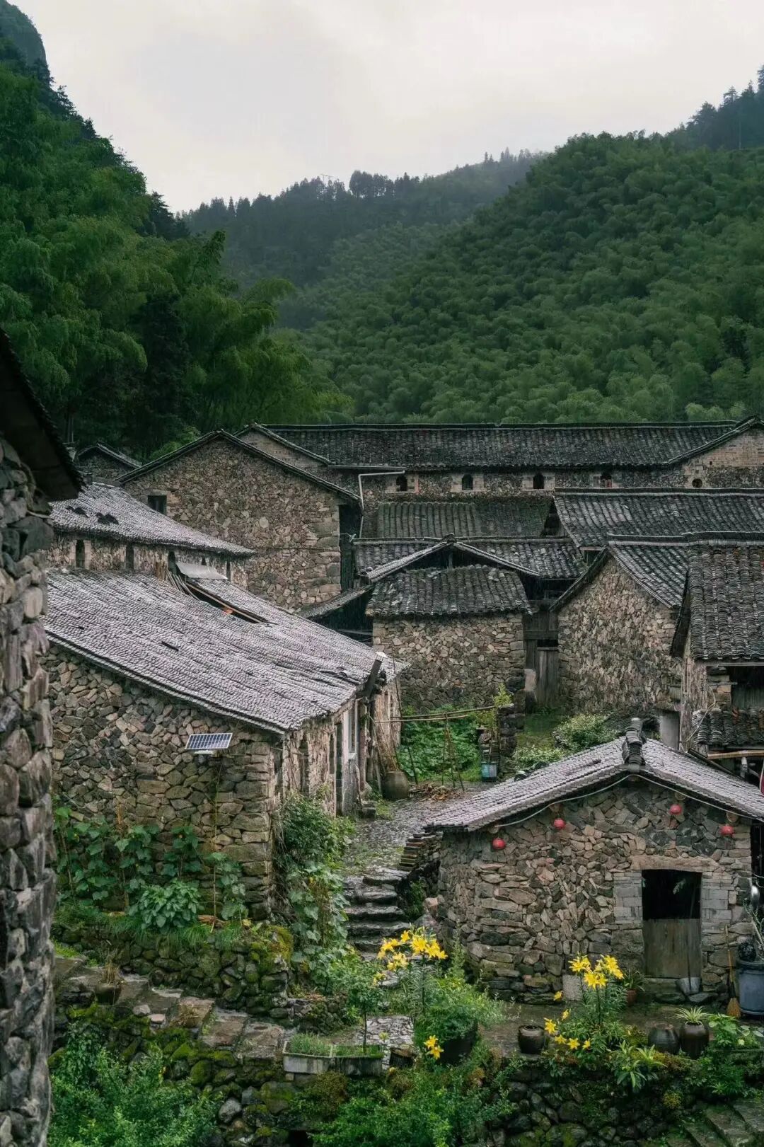 堪称人间仙境，央视多次点名推荐，不费钱不需攻略，倦了就来小住几天