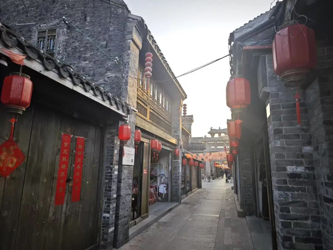 比乌镇人少，比扬州诗意，这座最幸福的早茶小城，蟹黄汤包鲜美，秋天更是美哭了