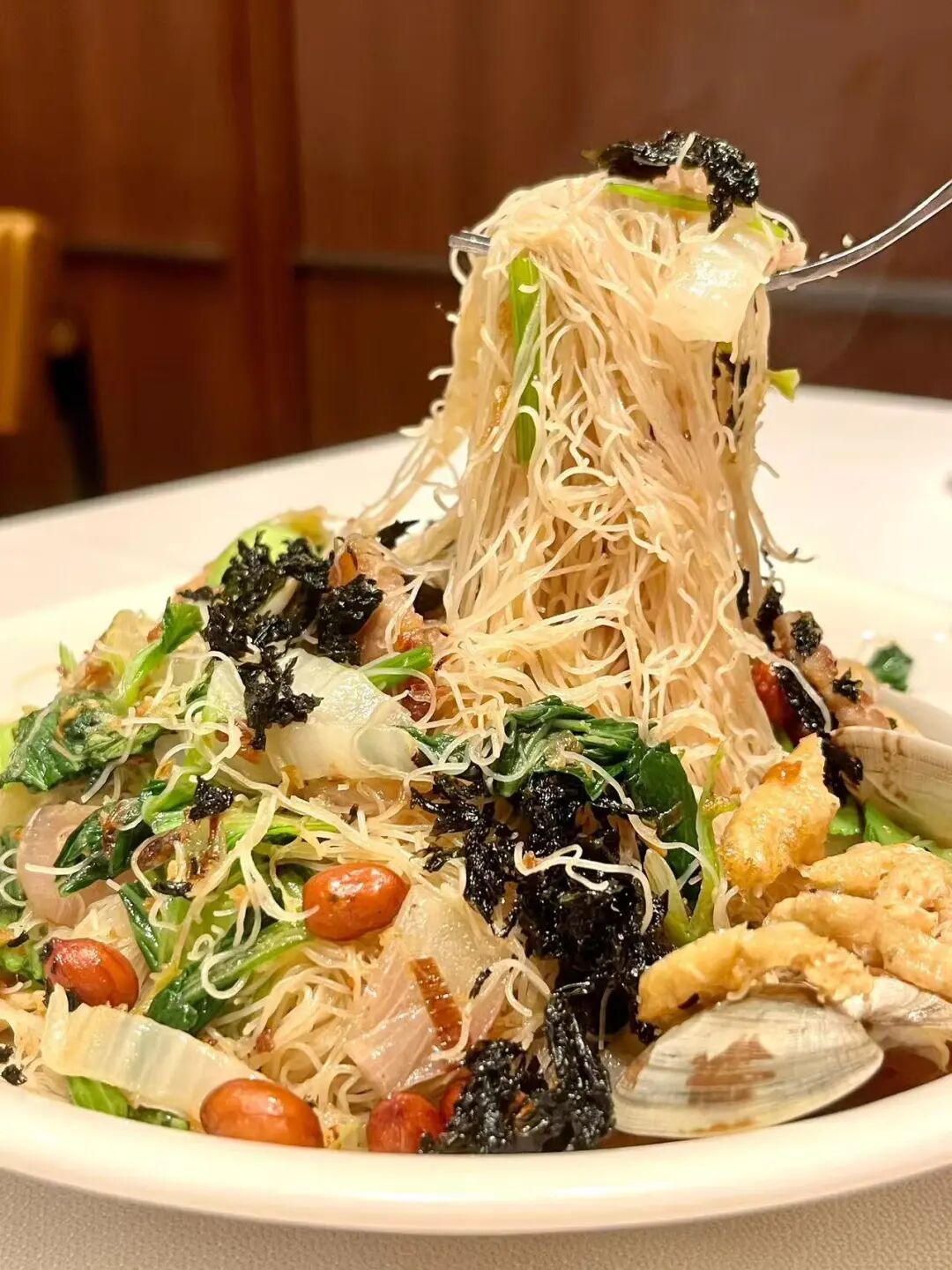 比乌镇人少，比扬州诗意，这座最幸福的早茶小城，蟹黄汤包鲜美，秋天更是美哭了