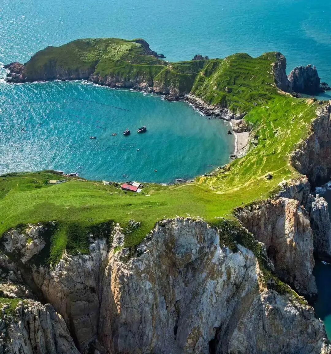 十一反向游的山海小城，人少景美，坐拥中国最美海岸线，人均50+海鲜随心吃