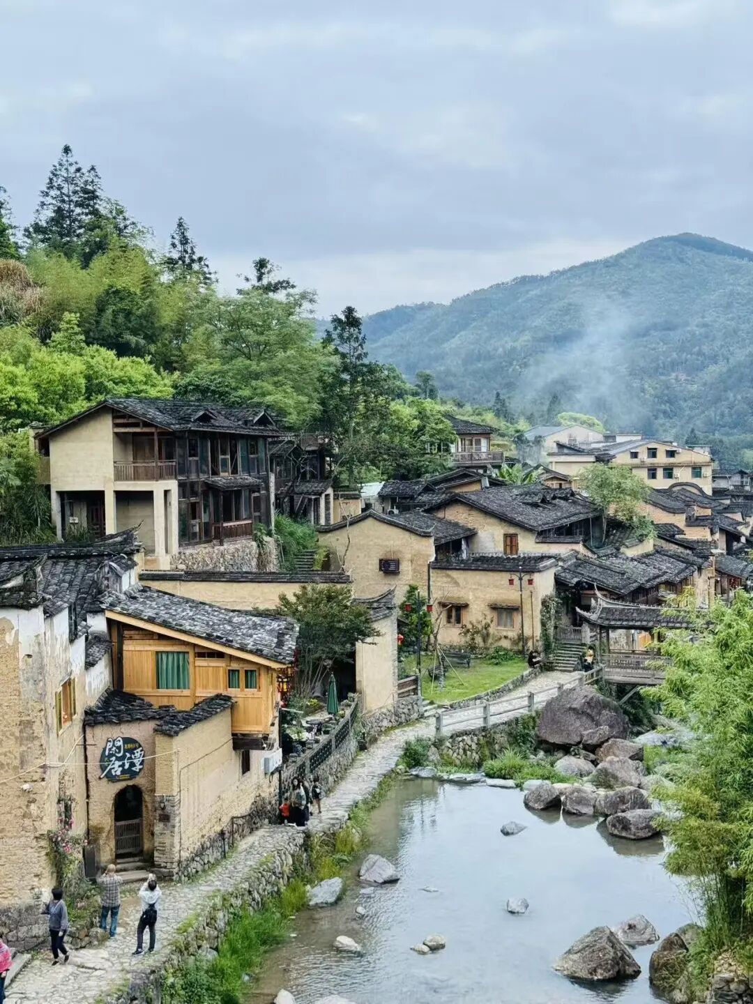 十一反向游的山海小城，人少景美，坐拥中国最美海岸线，人均50+海鲜随心吃