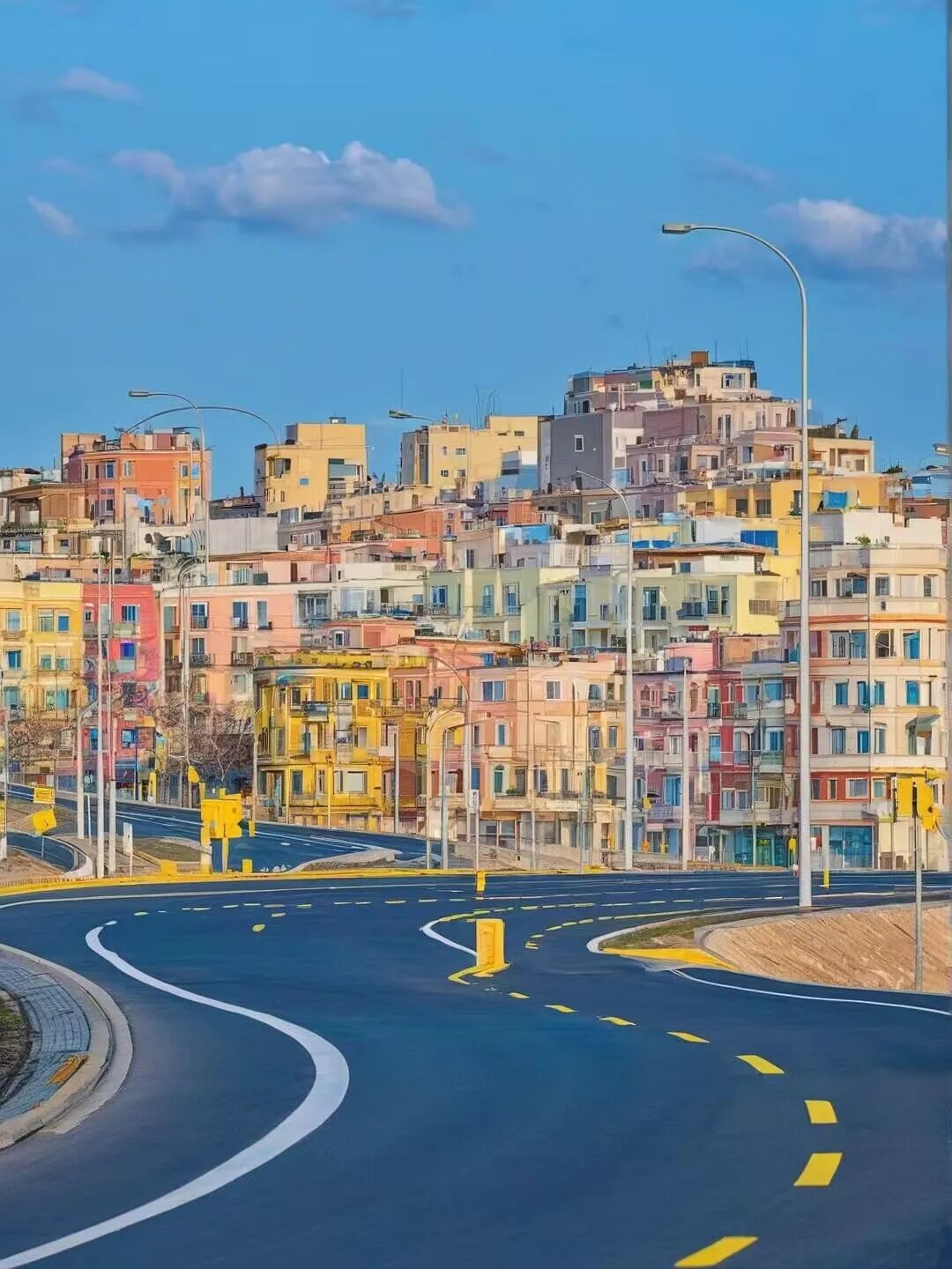 十一反向游的山海小城，人少景美，坐拥中国最美海岸线，人均50+海鲜随心吃