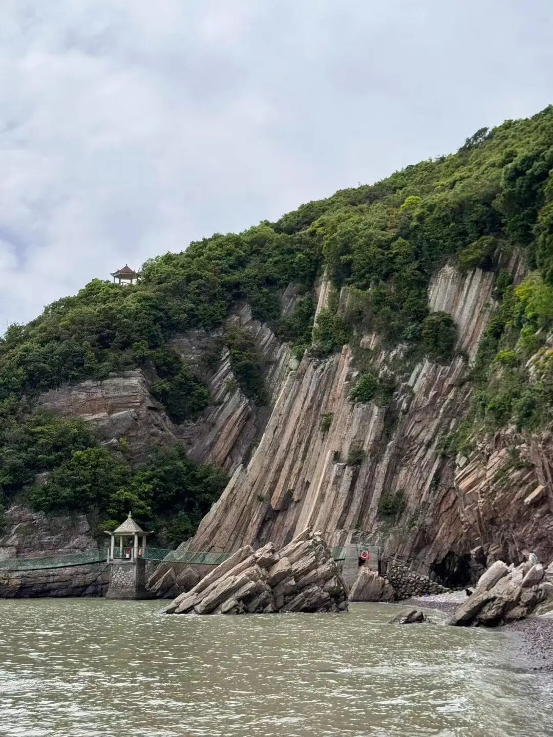 去了趟“梭子蟹之乡”，岛屿不输三亚，开渔季海鲜肥美便宜到哭，人均500玩3天！