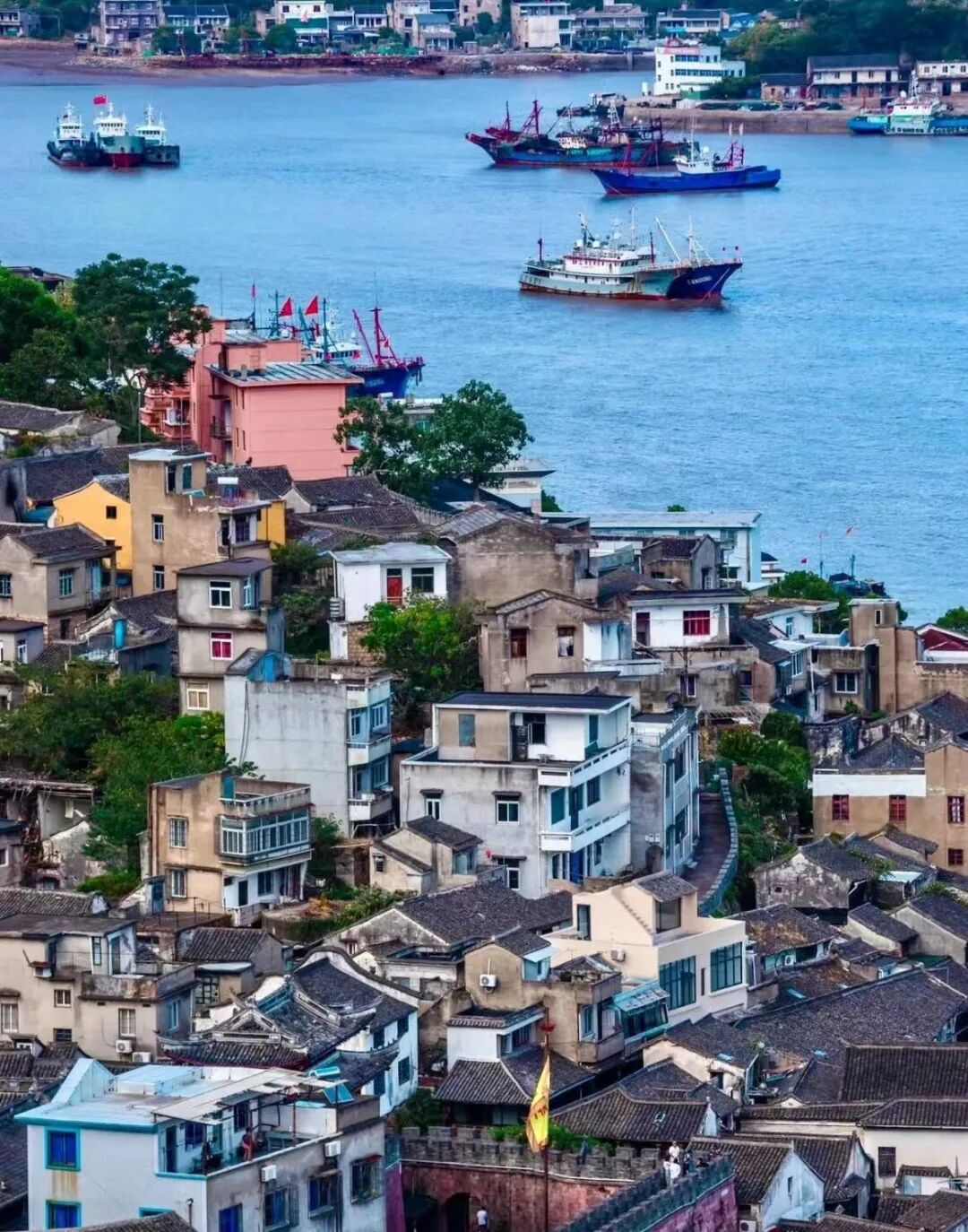 去了趟“梭子蟹之乡”，岛屿不输三亚，开渔季海鲜肥美便宜到哭，人均500玩3天！