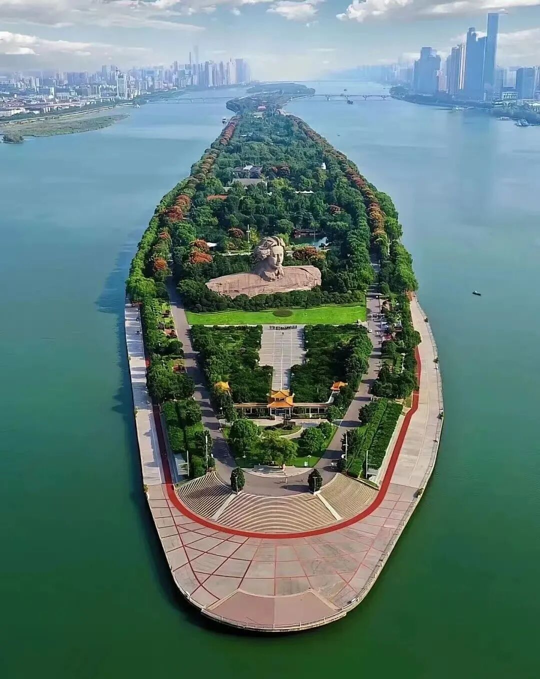 中国最快乐的城市，凌晨不睡觉，狂爱洗脚，房价垫底，工资5000活出50000的快乐