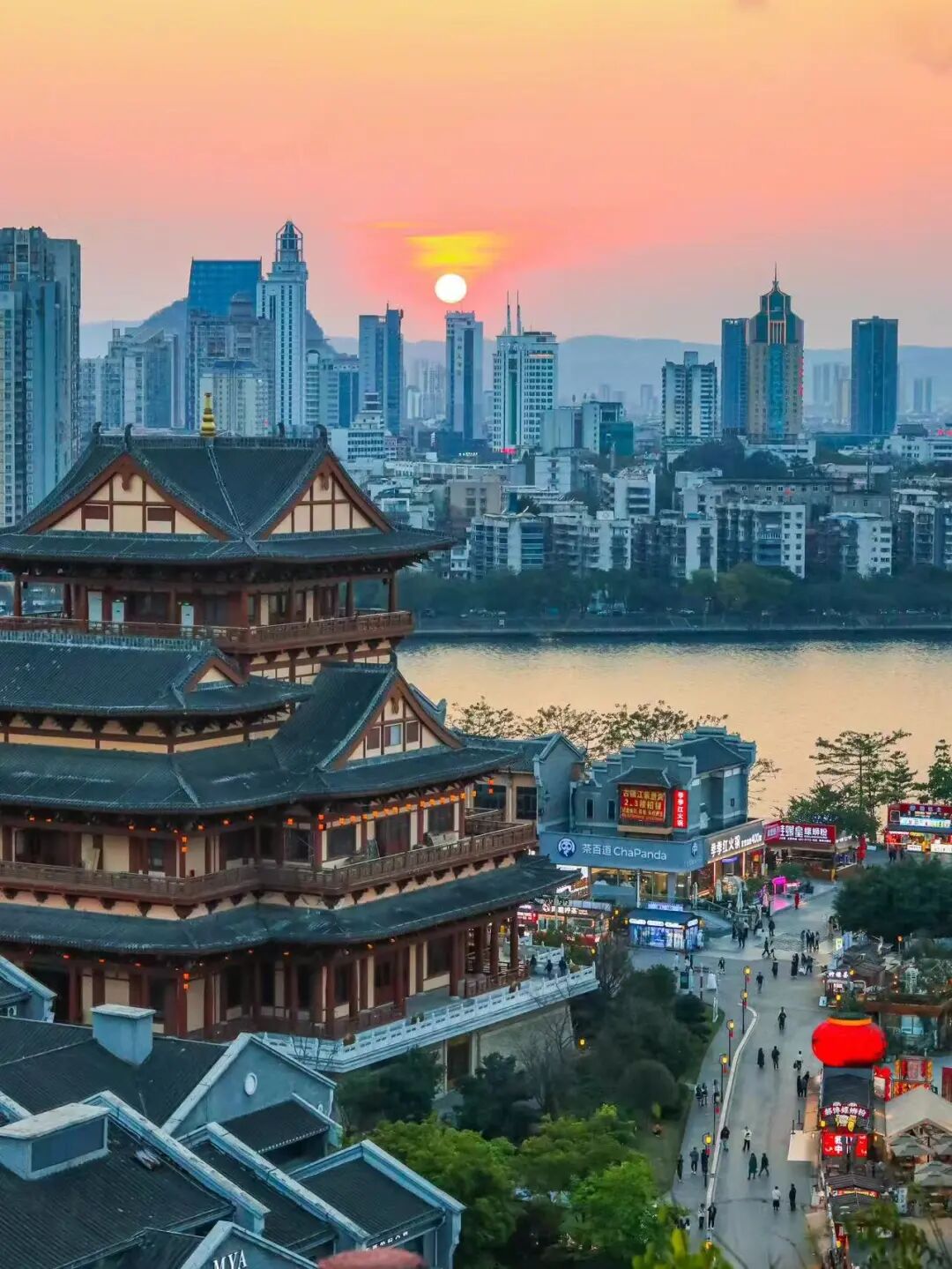 避开人潮，放弃攻略，这座中国最让人“上头”的网红城，竟意外闲适？！想再去800次！