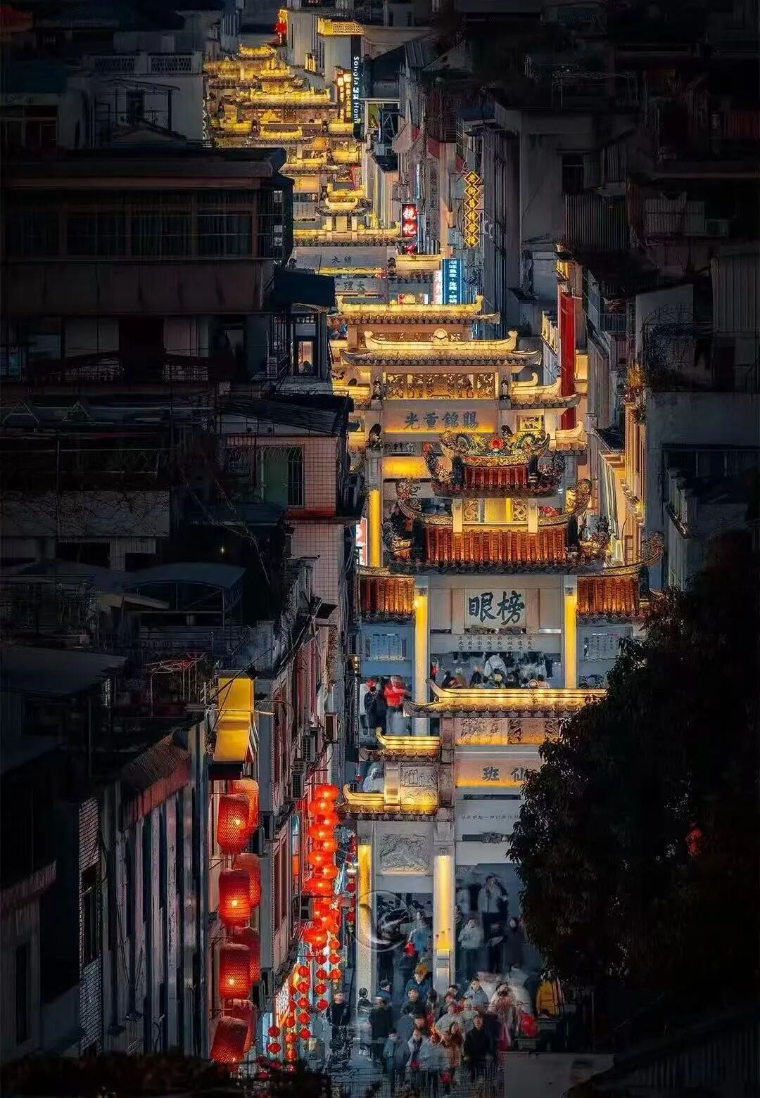 8元吃肠粉，10元喝糖水，中国最会喝粥的地方，200+小菜配白粥，一口生腌鲜哭了！