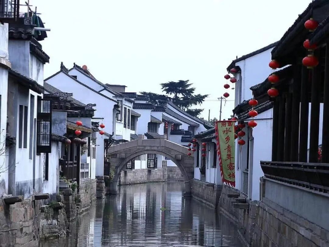 不是乌镇，不是周庄，这个被严重低估的避世古镇，不费钱，不需要攻略！800元就能玩到爽