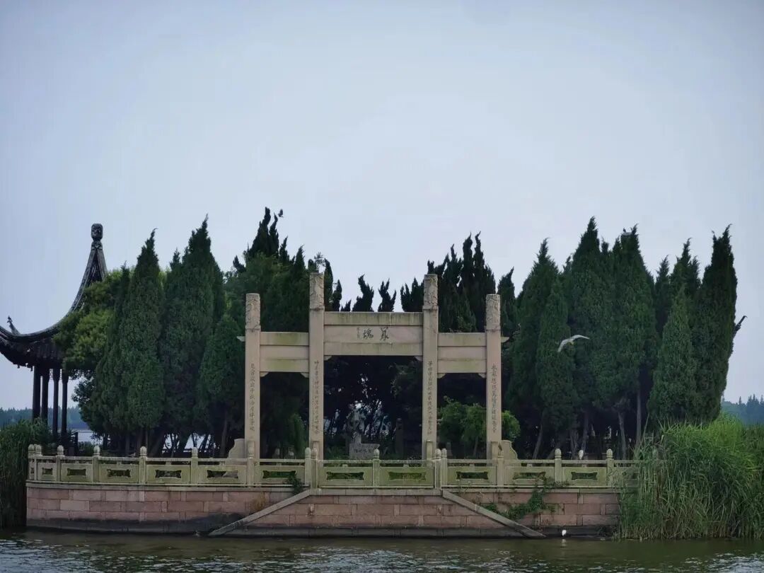 不是乌镇，不是周庄，这个被严重低估的避世古镇，不费钱，不需要攻略！800元就能玩到爽