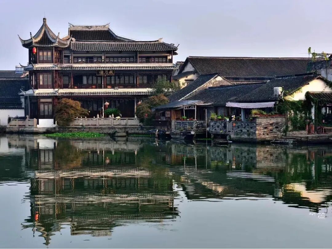 不是乌镇，不是周庄，这个被严重低估的避世古镇，不费钱，不需要攻略！800元就能玩到爽