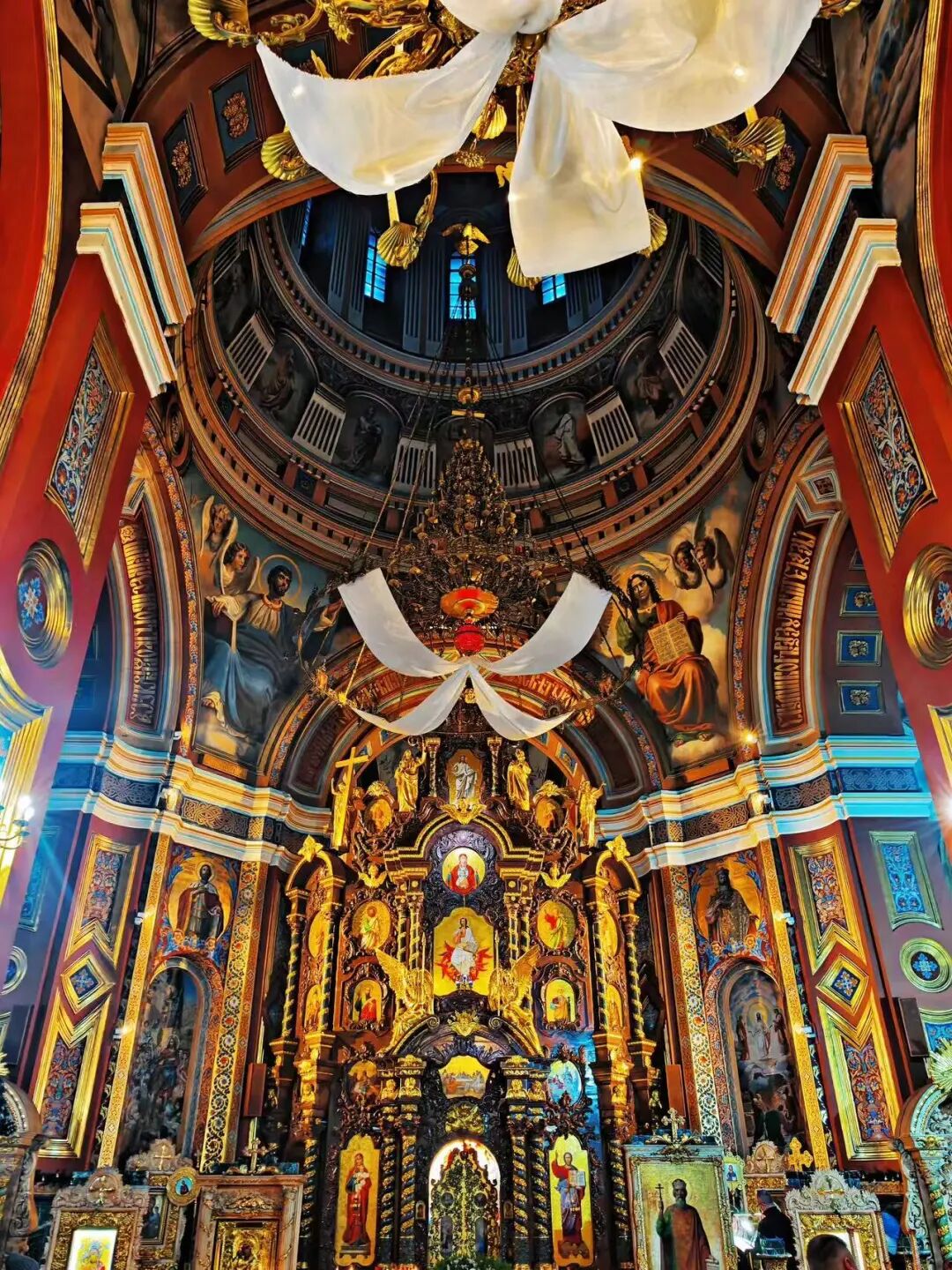 直飞3h，往返1.8k+！直抵「地球蓝宝石」心脏，住进湖畔木屋，享受20℃的悠闲夏日！