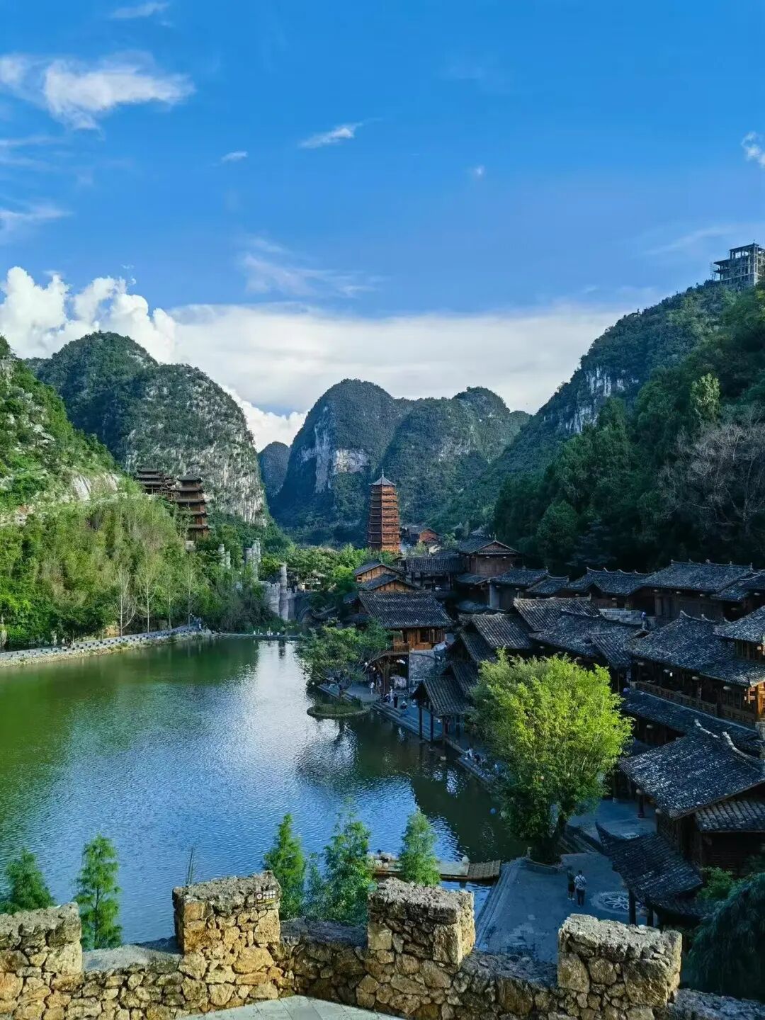 国内最具松弛感的避暑小城，几百元能玩3天，小吃比贵阳还多，夏天只有25℃！