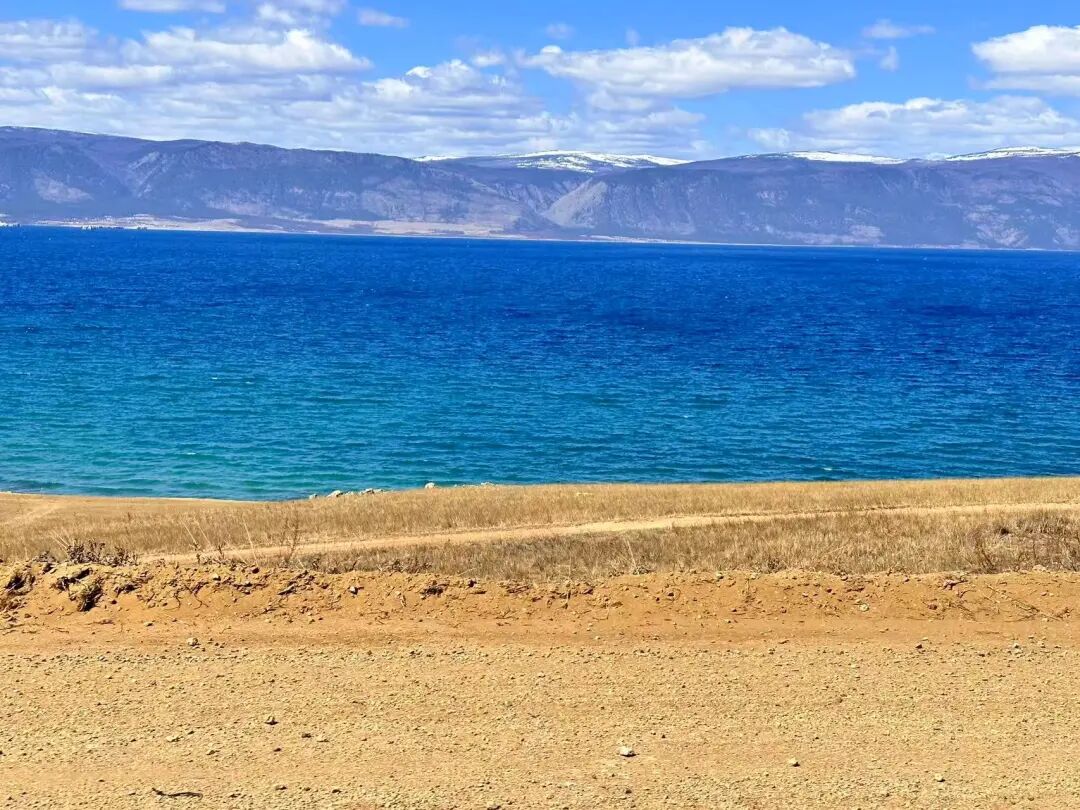 直飞3h，往返1.8k+！直抵「地球蓝宝石」心脏，住进湖畔木屋，享受20℃的悠闲夏日！