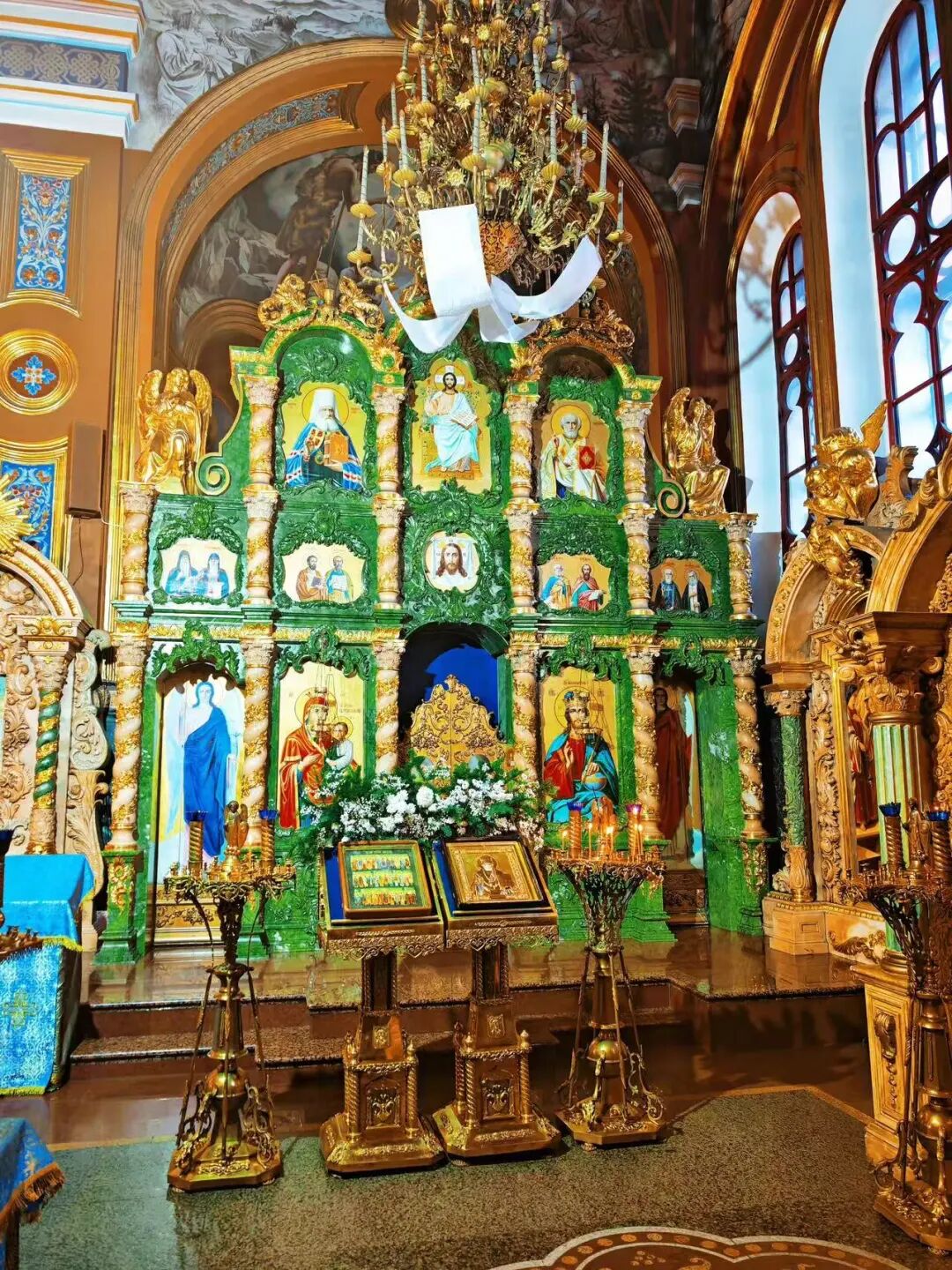 直飞3h，往返1.8k+！直抵「地球蓝宝石」心脏，住进湖畔木屋，享受20℃的悠闲夏日！