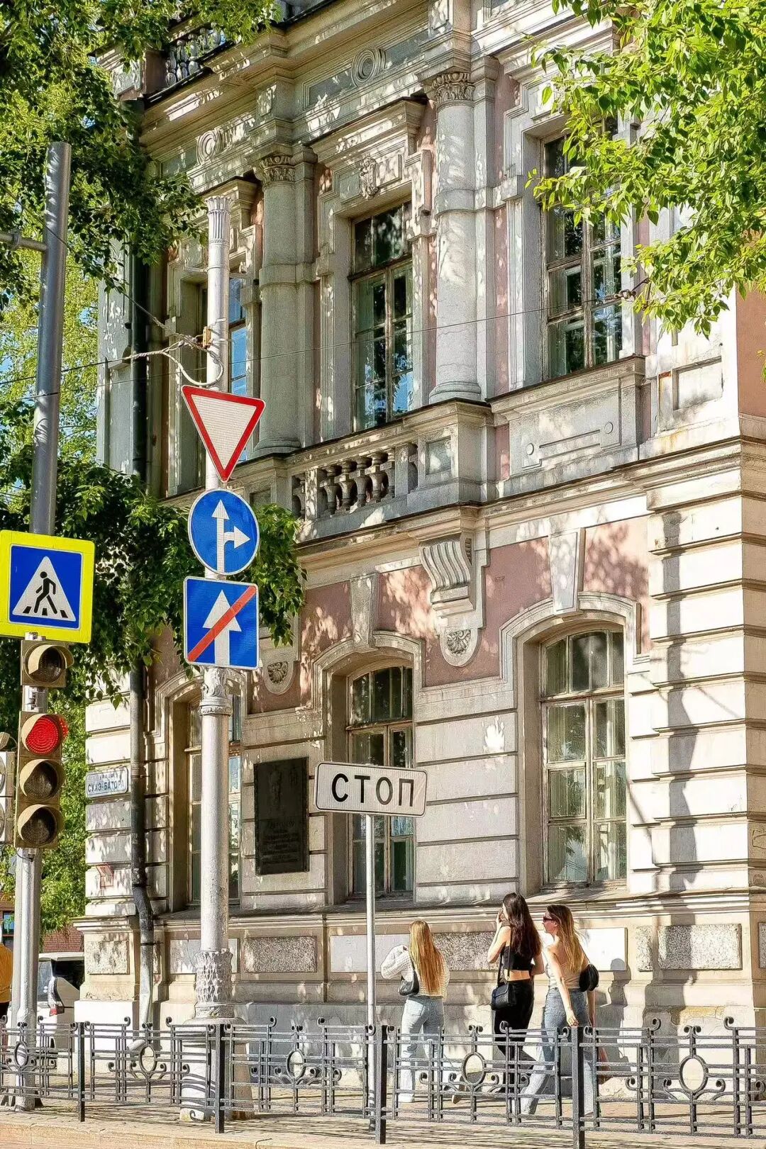 直飞3h，往返1.8k+！直抵「地球蓝宝石」心脏，住进湖畔木屋，享受20℃的悠闲夏日！