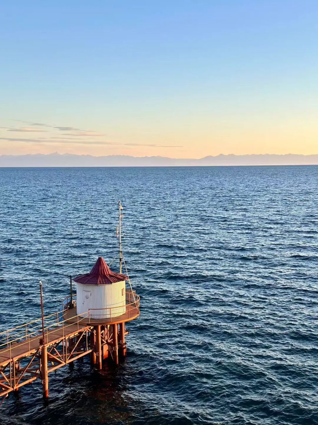 直飞3h，往返1.8k+！直抵「地球蓝宝石」心脏，住进湖畔木屋，享受20℃的悠闲夏日！