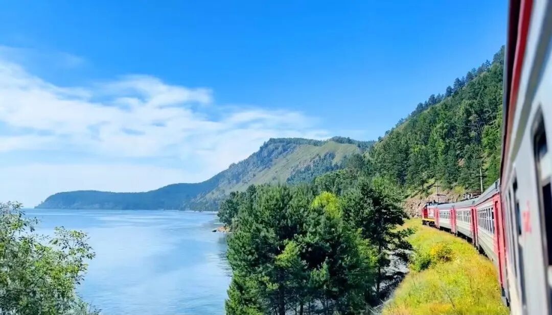 直飞3h，往返1.8k+！直抵「地球蓝宝石」心脏，住进湖畔木屋，享受20℃的悠闲夏日！