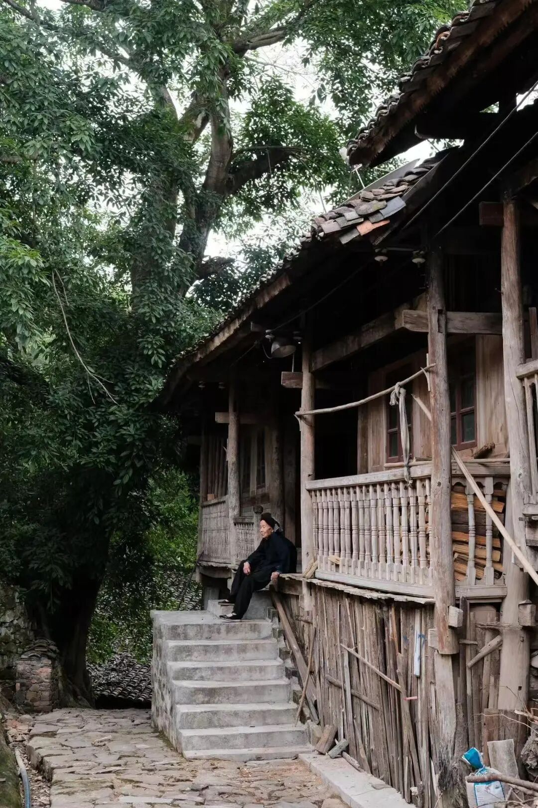 国内最具松弛感的避暑小城，几百元能玩3天，小吃比贵阳还多，夏天只有25℃！