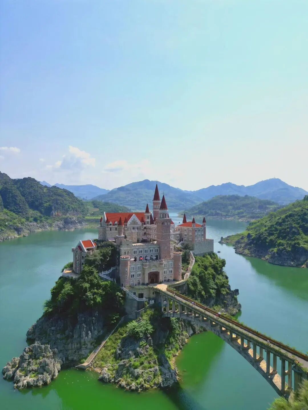 国内最具松弛感的避暑小城，几百元能玩3天，小吃比贵阳还多，夏天只有25℃！