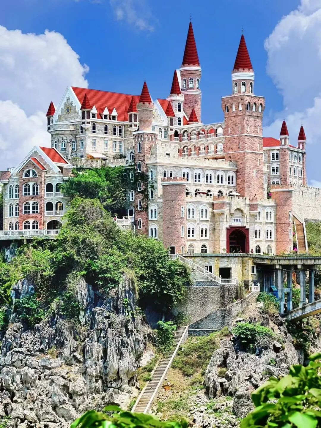 国内最具松弛感的避暑小城，几百元能玩3天，小吃比贵阳还多，夏天只有25℃！