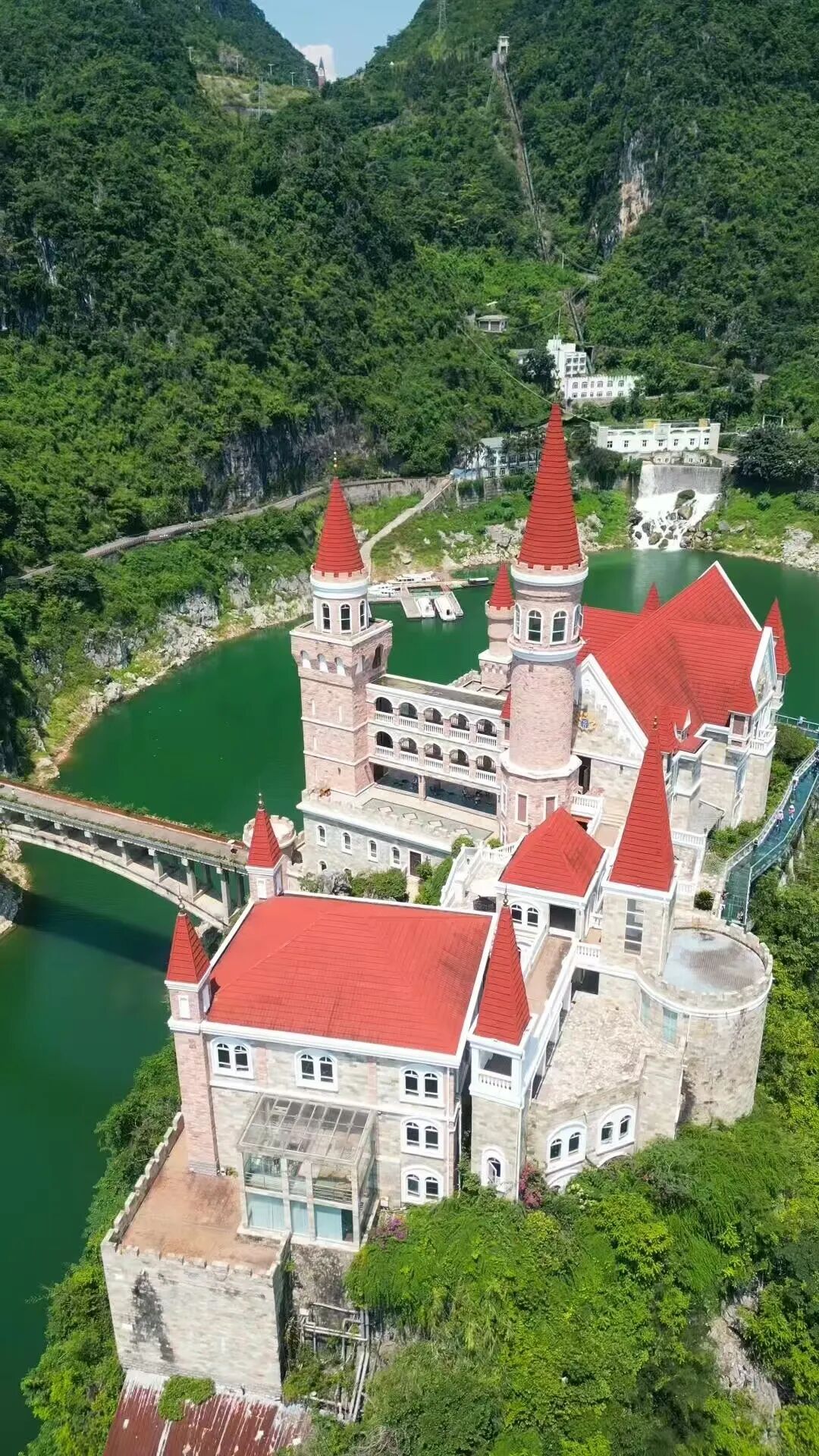 国内最具松弛感的避暑小城，几百元能玩3天，小吃比贵阳还多，夏天只有25℃！