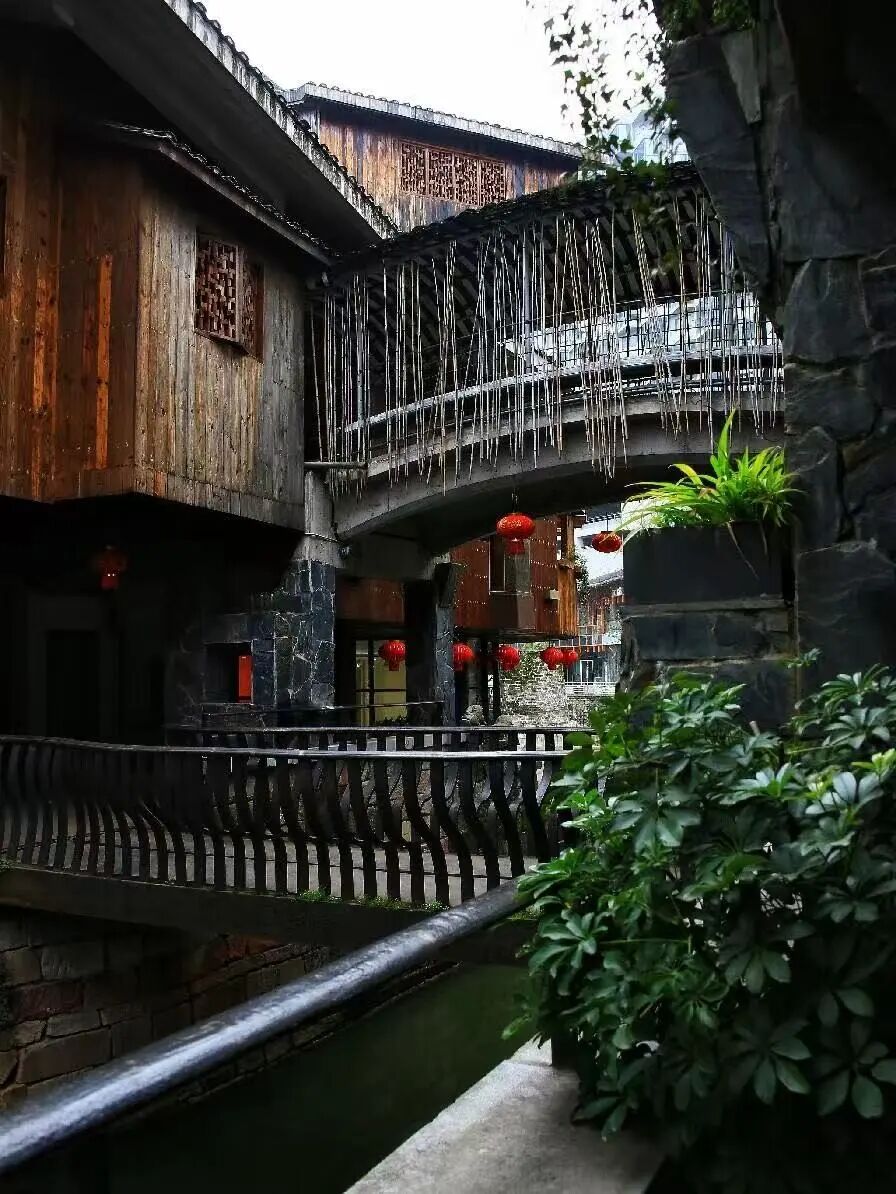 不输长沙的美食帝国，嗦粉堪称一绝，任意馆子不踩雷，这座小城很适合反向游玩逛吃！