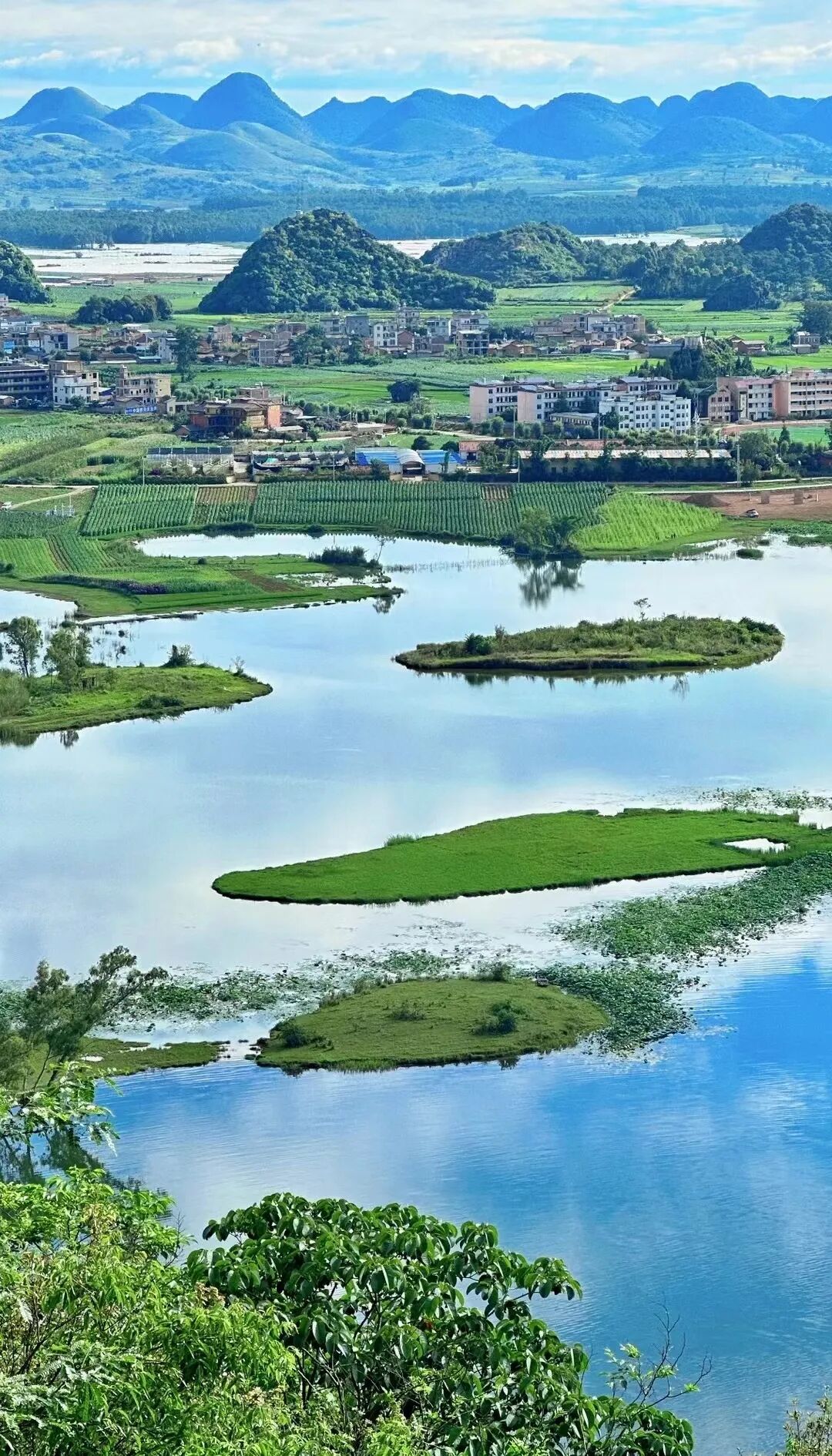 比六盘水小众，这个避暑世外桃源，夏季均温22℃！山水比桂林诗意，2万亩荷花正花开成海