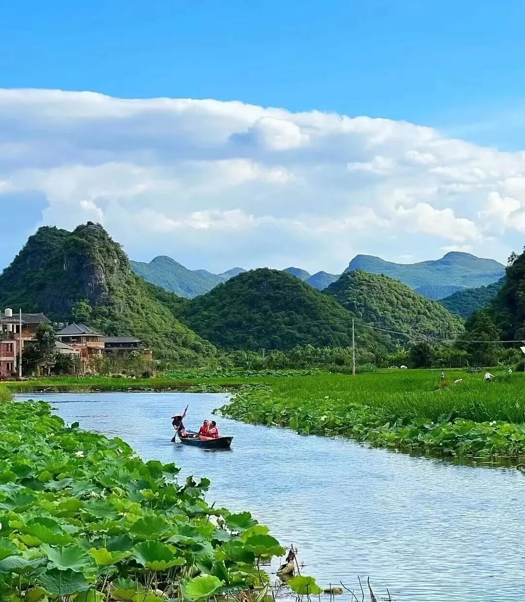 比六盘水小众，这个避暑世外桃源，夏季均温22℃！山水比桂林诗意，2万亩荷花正花开成海