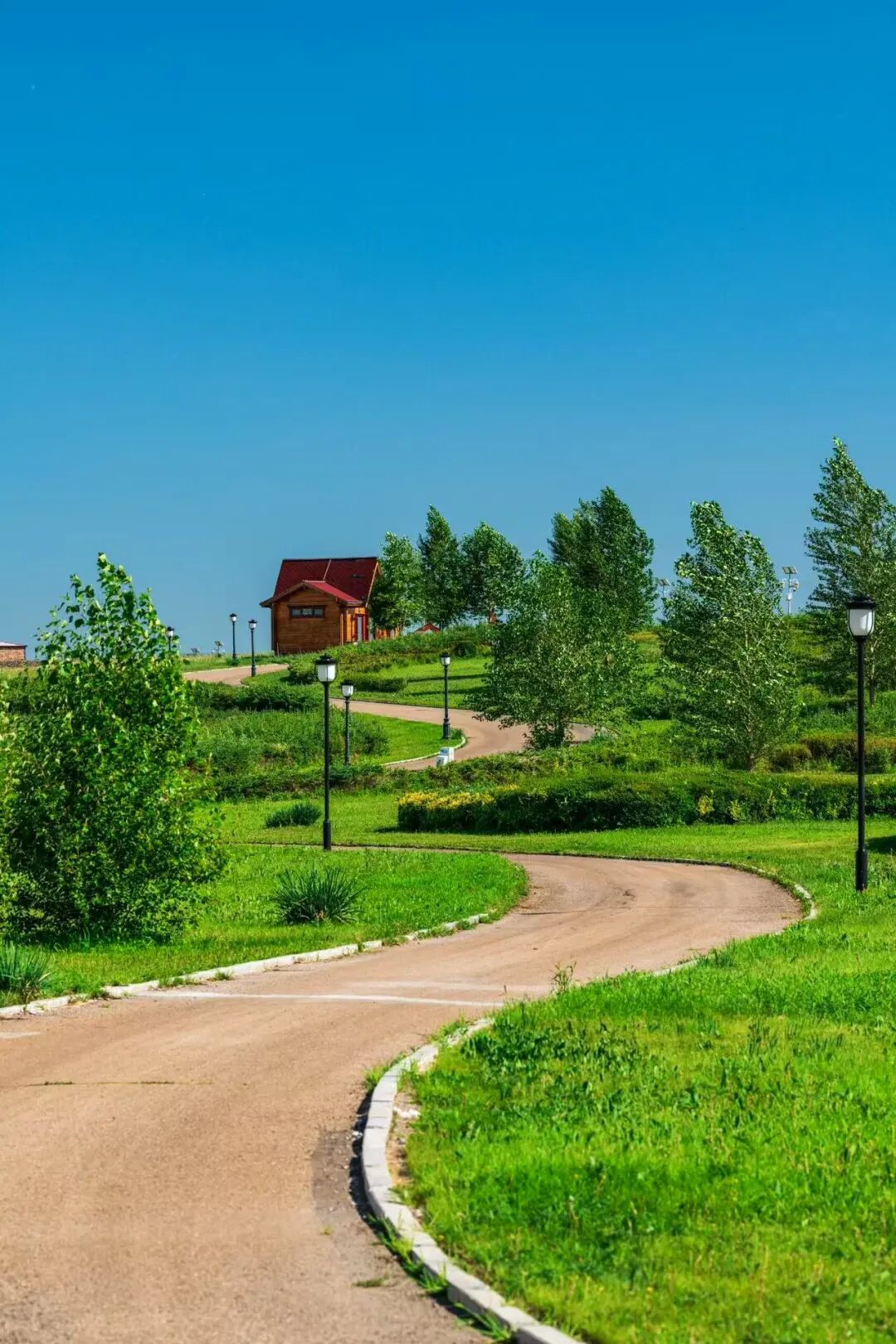 夏季最高温仅23℃！又挖到一个避暑胜地，它是中国最美边境小城，一眼望三国，太“洋气”了~