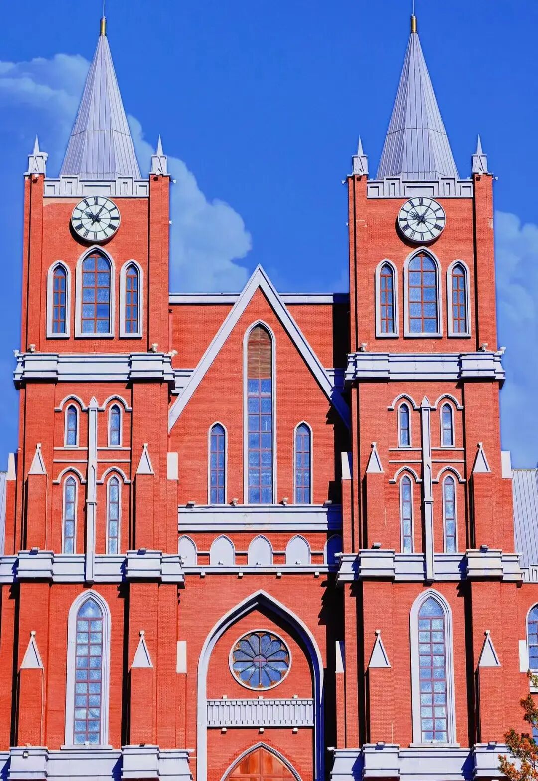 夏季最高温仅23℃！又挖到一个避暑胜地，它是中国最美边境小城，一眼望三国，太“洋气”了~