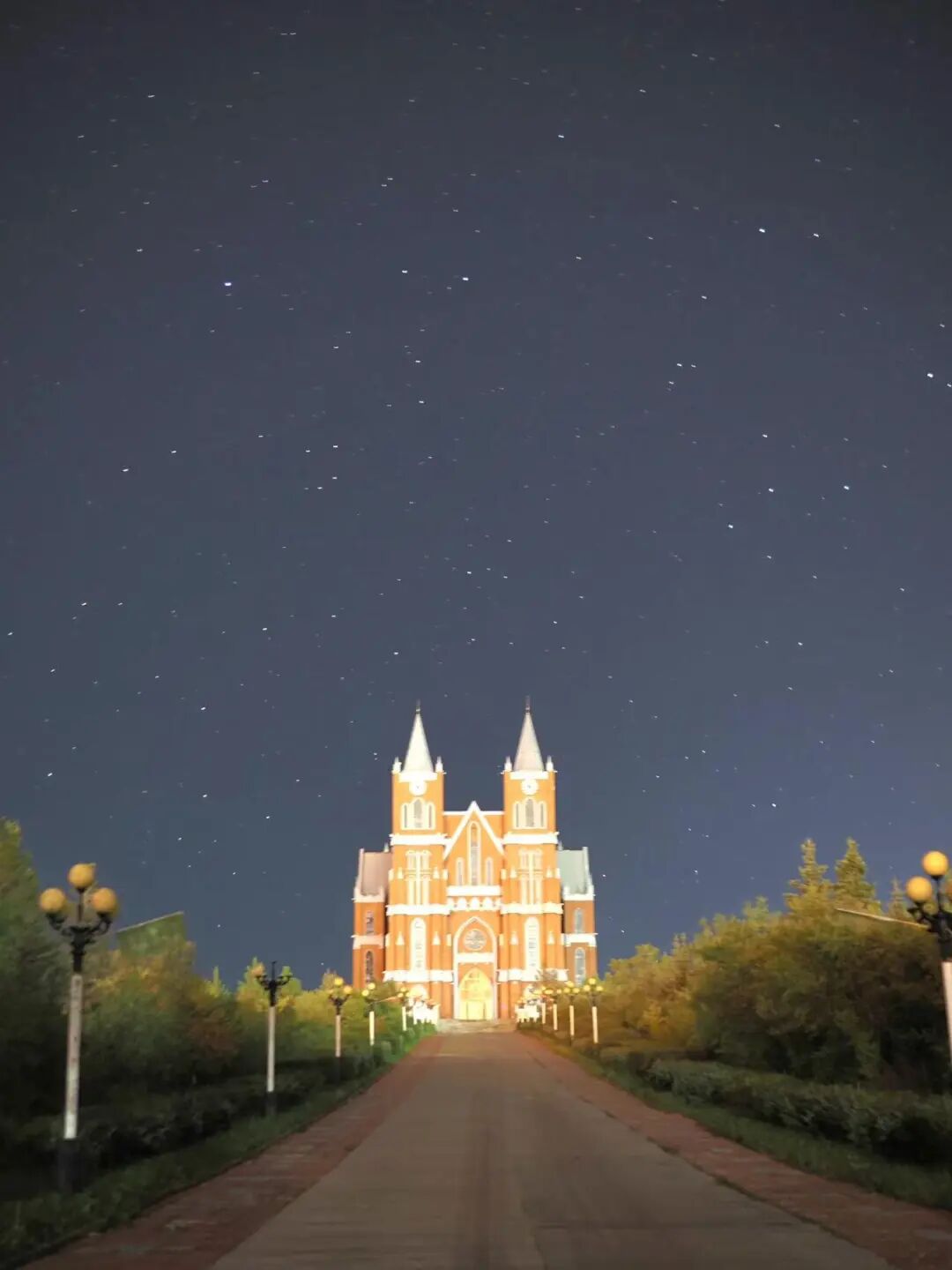 夏季最高温仅23℃！又挖到一个避暑胜地，它是中国最美边境小城，一眼望三国，太“洋气”了~