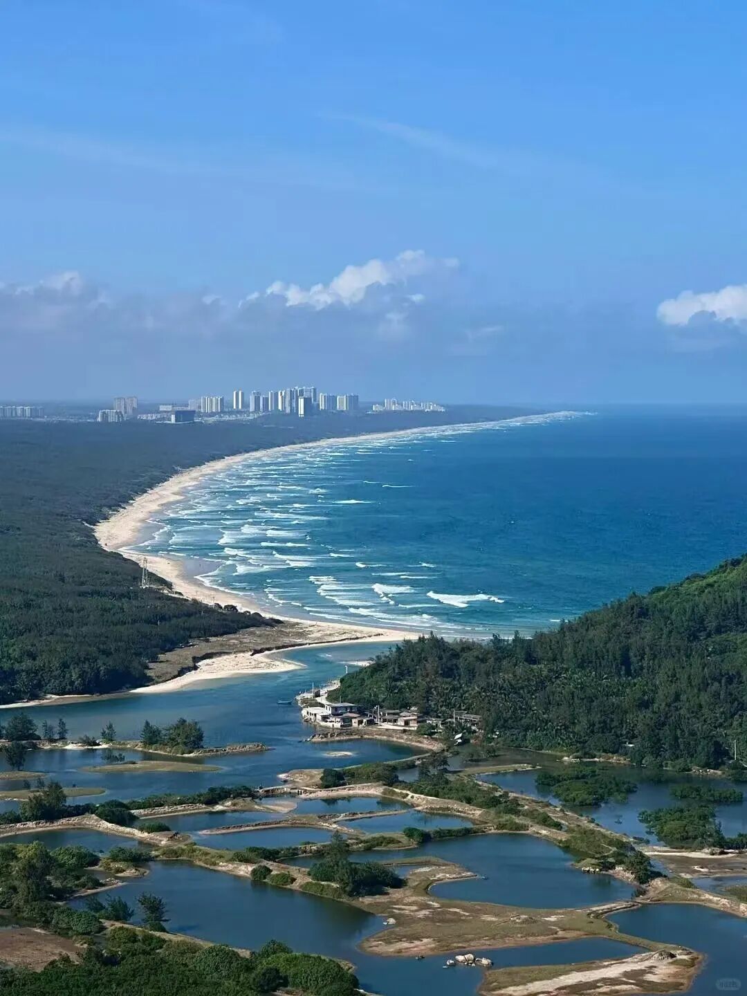 机票比三亚便宜，比成都安逸，小吃不逊于广州，这里的冬天超适合避寒