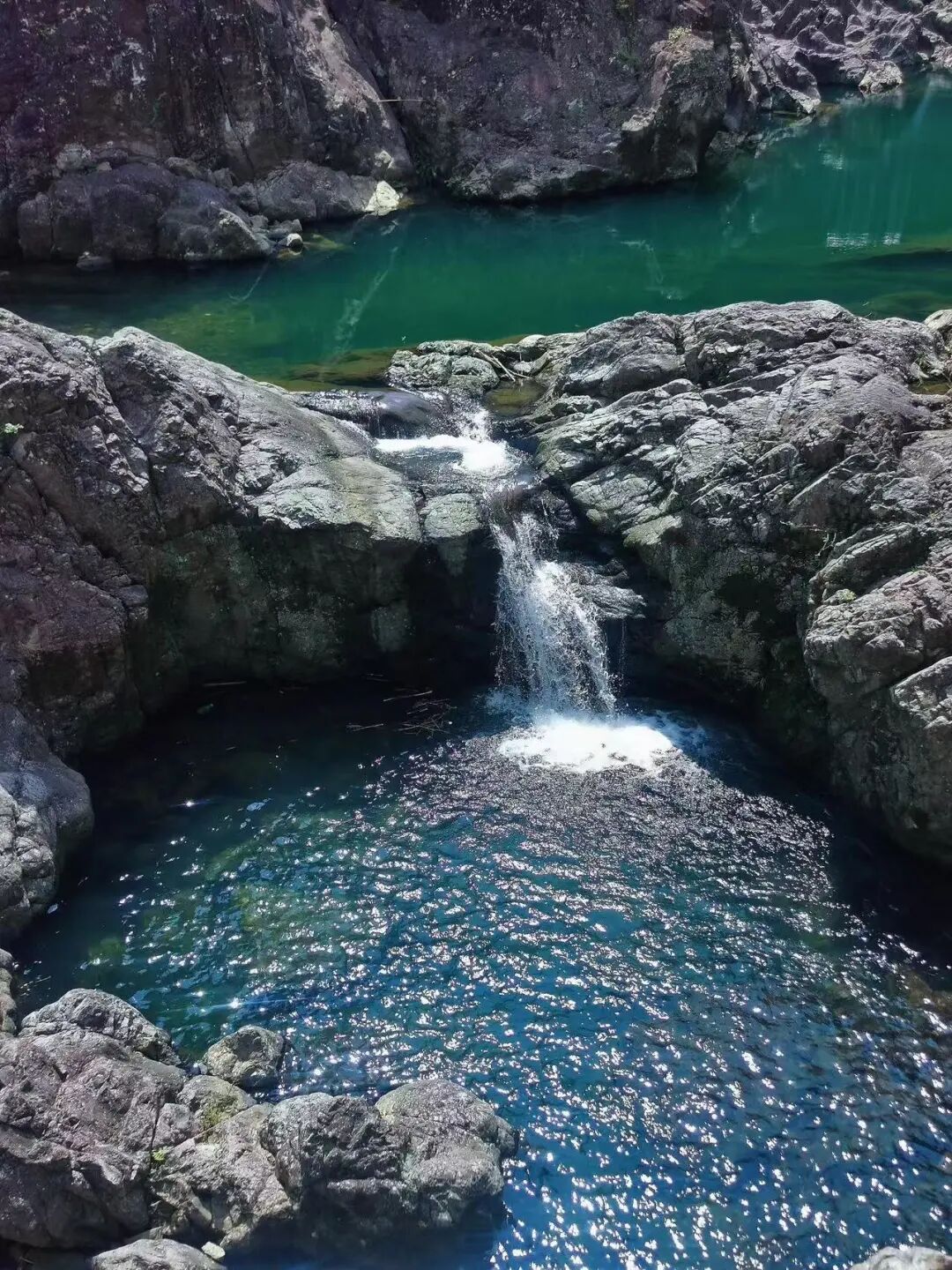 被严重低估的冷门小城！均温26℃，漂流玩水，古村原始，夏天来避暑太爽了！