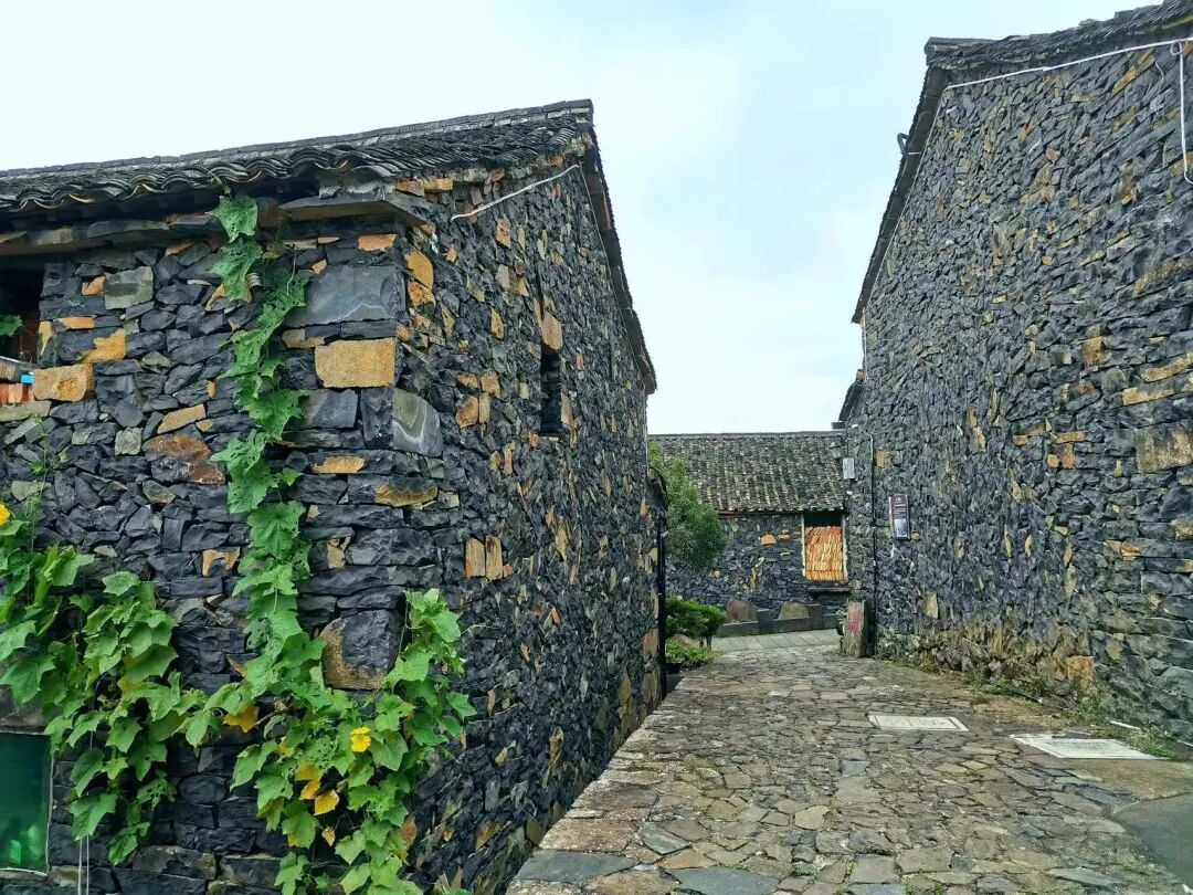 被严重低估的冷门小城！均温26℃，漂流玩水，古村原始，夏天来避暑太爽了！