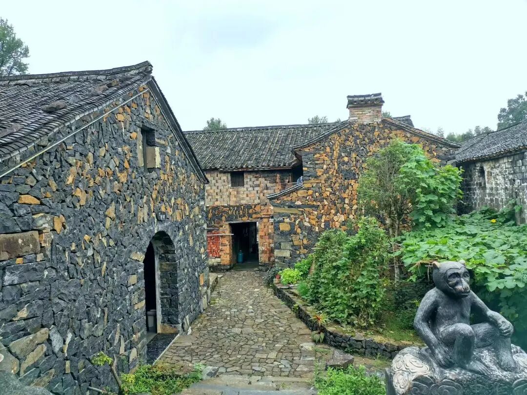 被严重低估的冷门小城！均温26℃，漂流玩水，古村原始，夏天来避暑太爽了！