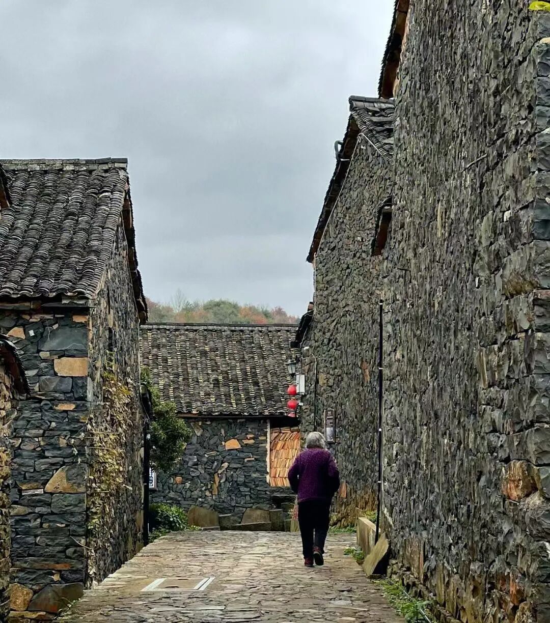 被严重低估的冷门小城！均温26℃，漂流玩水，古村原始，夏天来避暑太爽了！