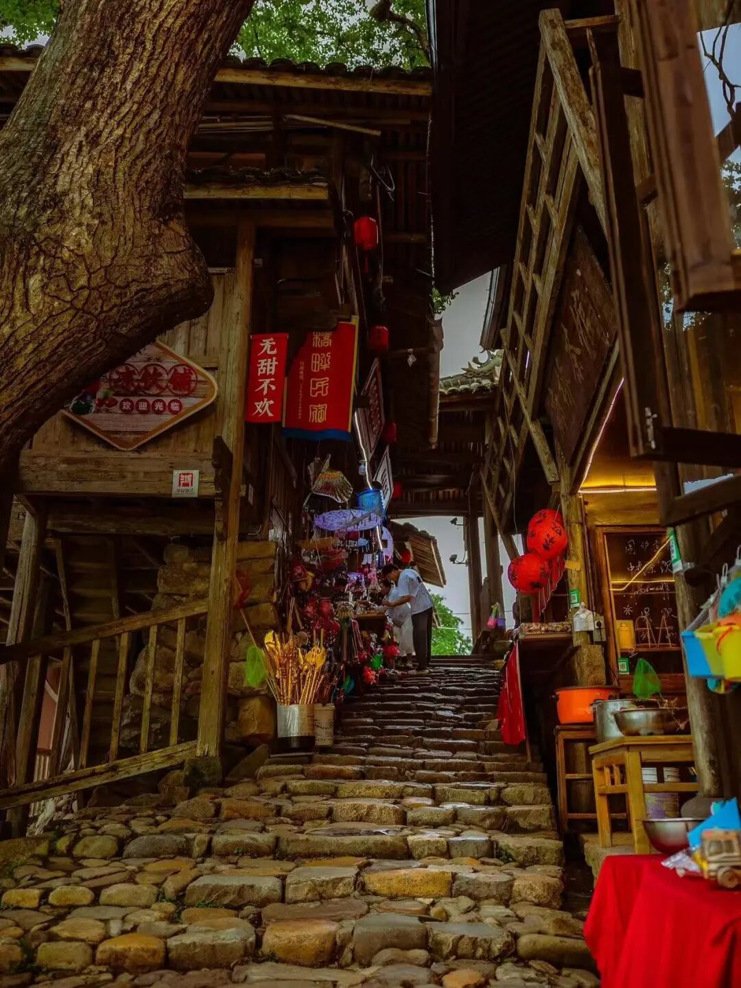 国庆人超少！风吹麦浪的文艺小县城，2h直达，喝咖啡吃河鲜，山水媲美张家界！