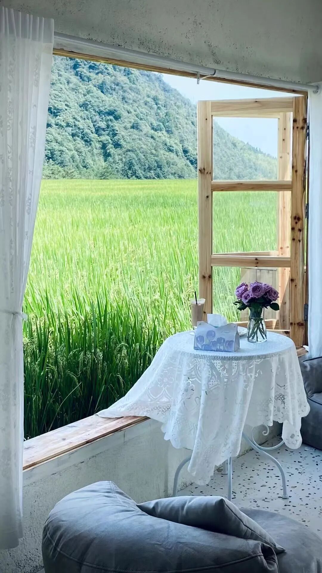 国庆人超少！风吹麦浪的文艺小县城，2h直达，喝咖啡吃河鲜，山水媲美张家界！