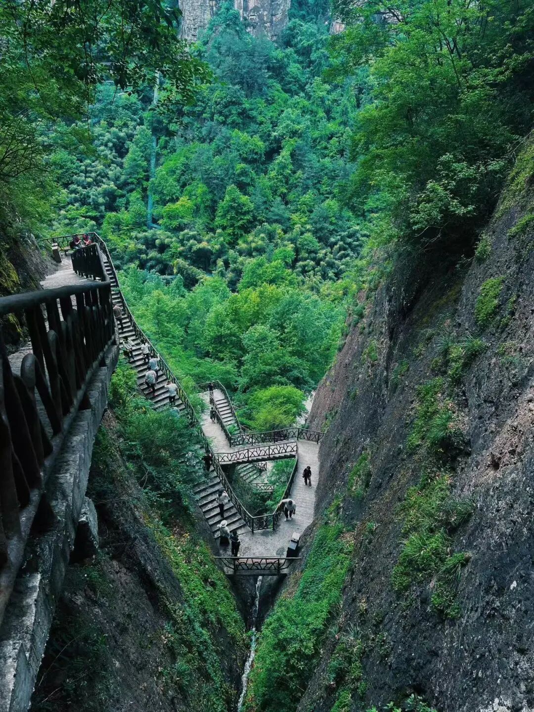 被严重低估的冷门小城！高铁1h直达，山水又侠气又仙，小吃还是NO.1？！