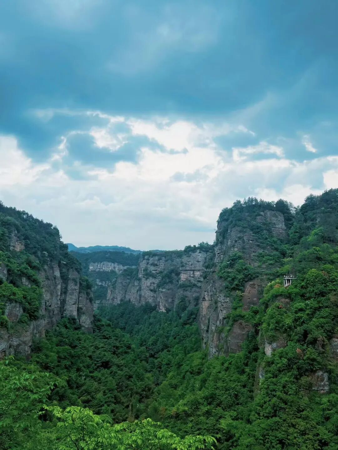 被严重低估的冷门小城！高铁1h直达，山水又侠气又仙，小吃还是NO.1？！